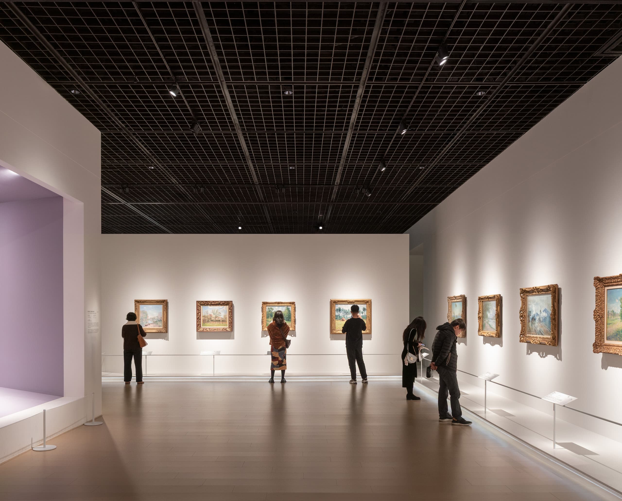 Impressionistische Gemälde beleuchtet mit ERCO Strahlern im Shanghai Museum East.