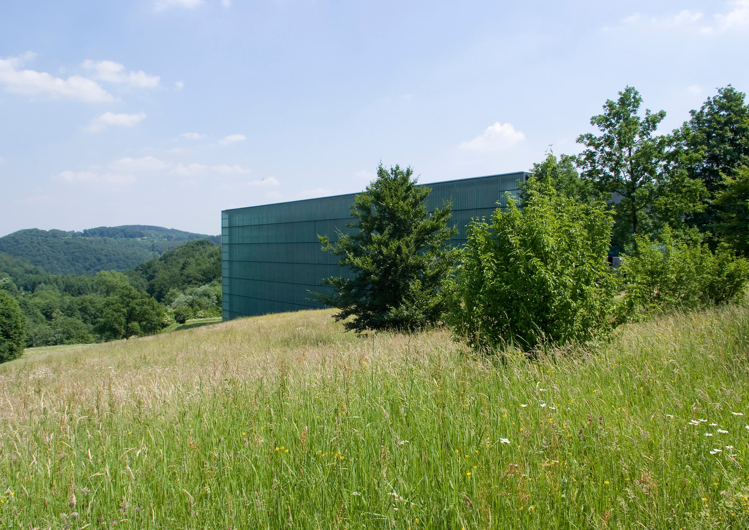 ERCO Lichtfabrik: Nachhaltige Produktion im Grünen, eingebettet in die Natur.