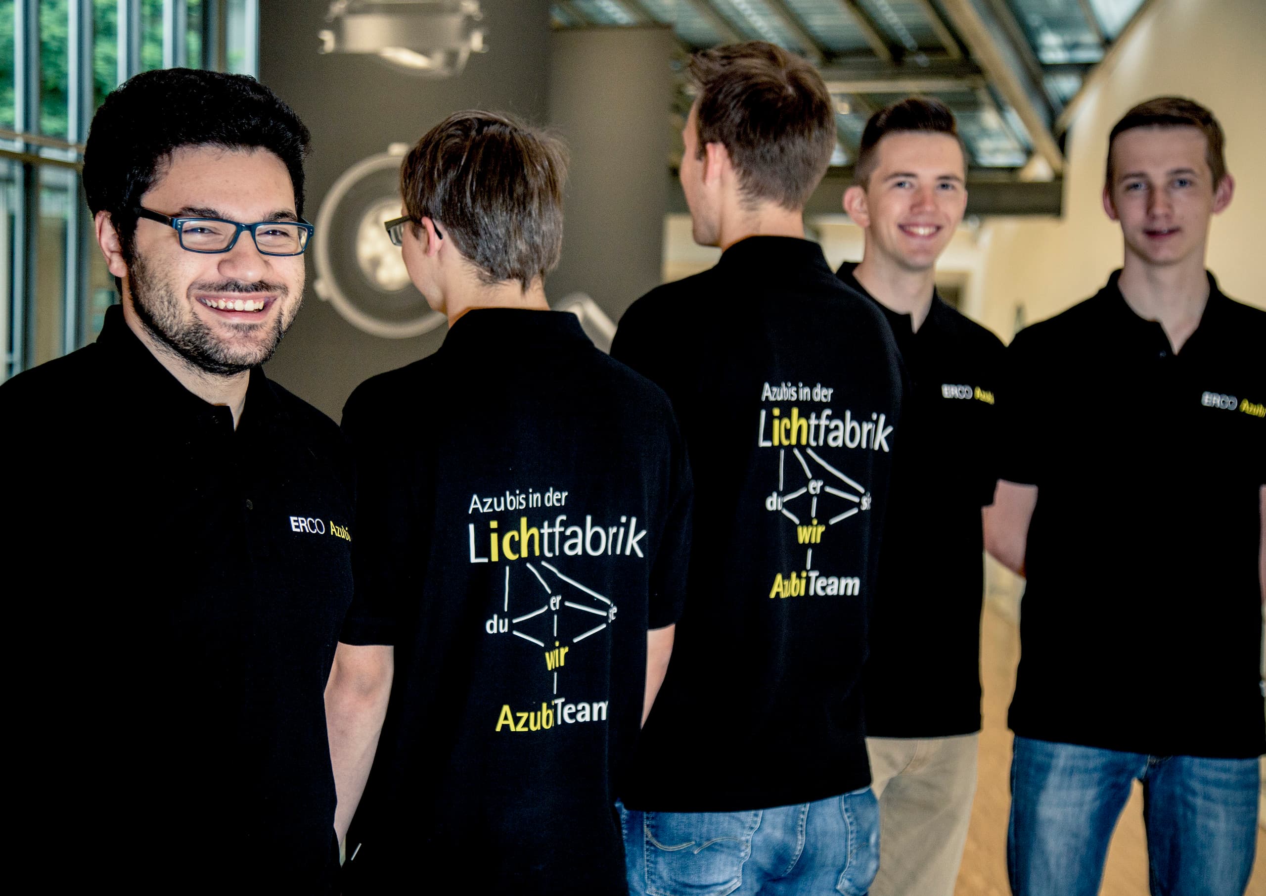 ERCO Auszubildende: Starten Sie Ihre Karriere in der Lichtfabrik mit vielfältigen Ausbildungsmöglichkeiten.