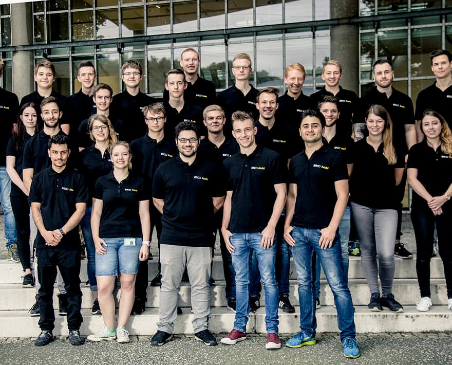 ERCO Auszubildende und duale Studenten, die eine Karriere im Bereich Lichttechnik anstreben.
