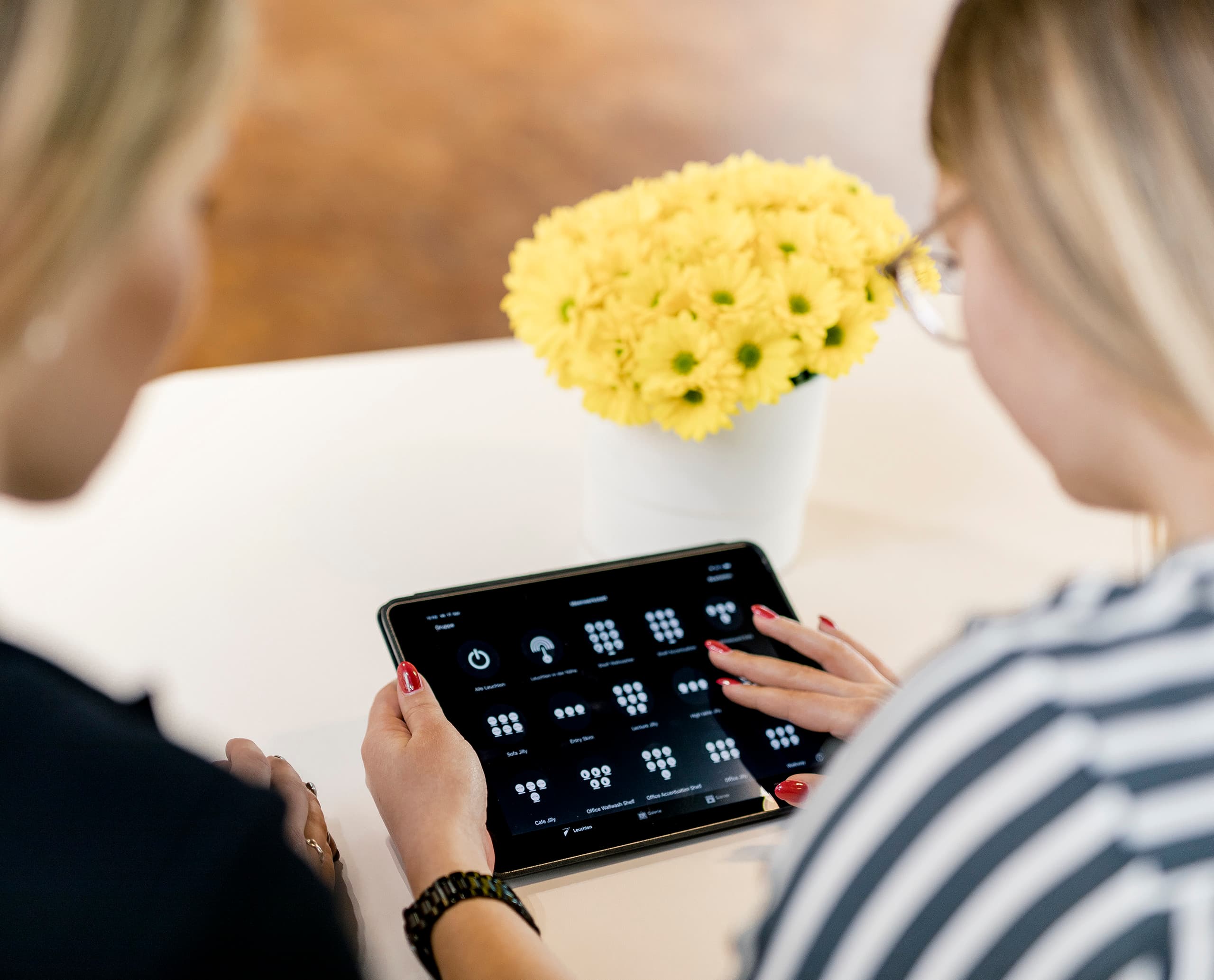 ERCO Lichtsteuerung per Tablet für Vertriebsprofis zur Lichtplanung.
