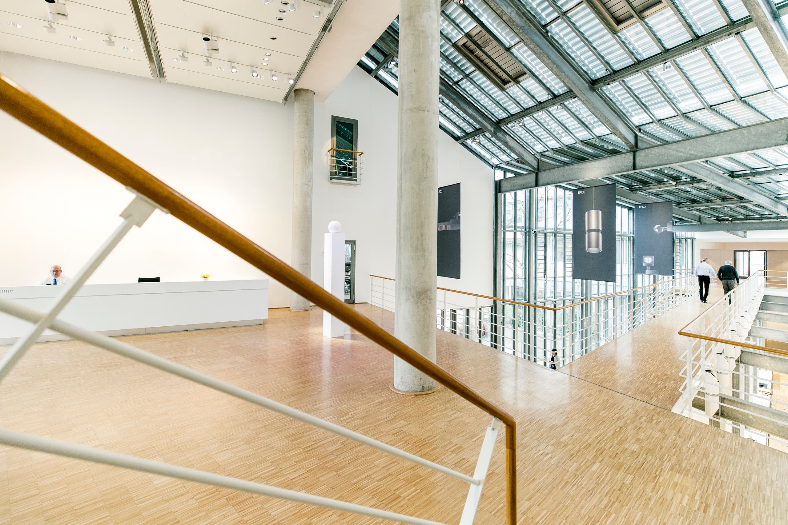 ERCO Firmengebäude in Lüdenscheid, Deutschland. Architektur mit Oberlicht und Treppenhaus.
