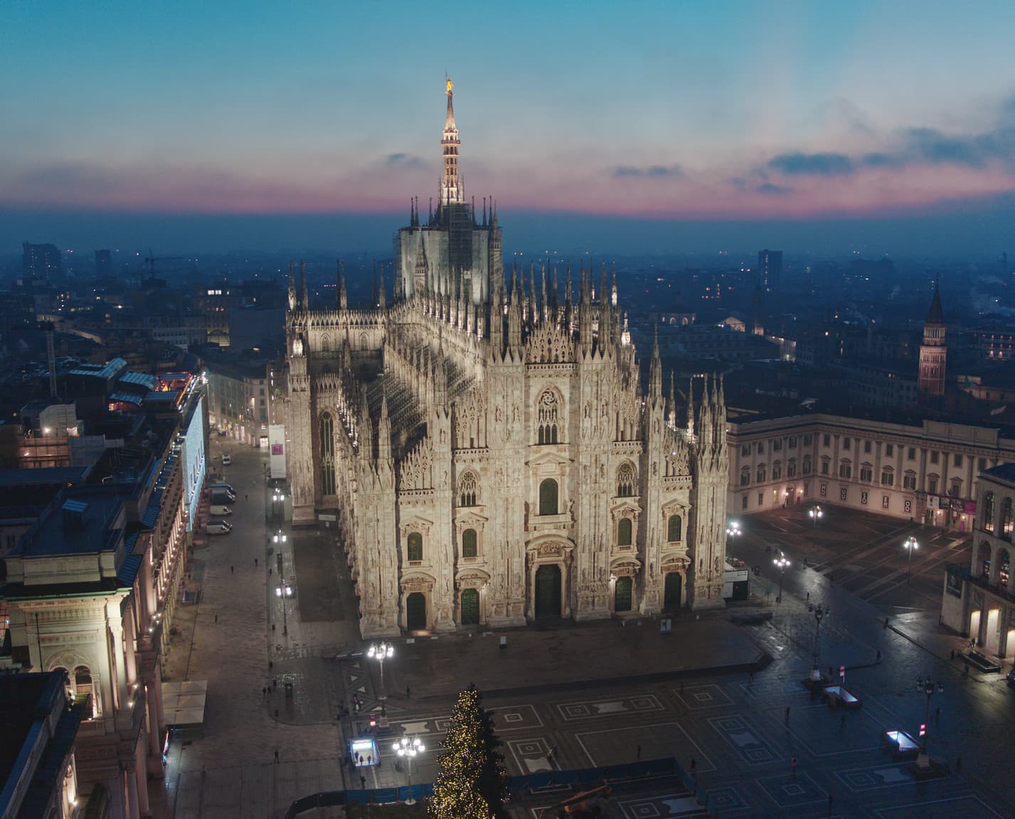 Mailänder Dom: Die Fassade erstrahlt dank ERCO LED-Projektoren in neuem Licht.