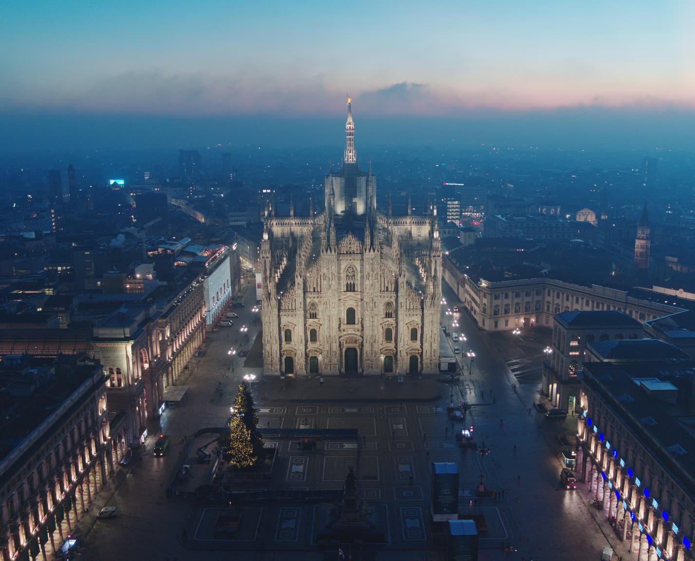 Mailänder Dom: ERCO LED-Strahler erleuchten die Fassade des Wahrzeichens.