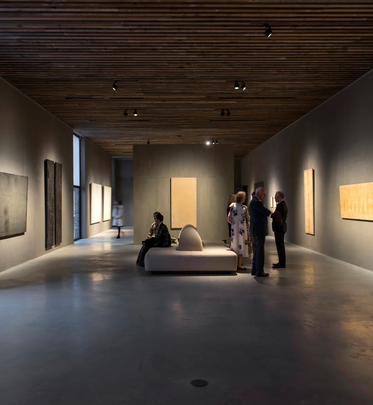 ERCO Parscan Strahler beleuchten Kunst in der Axel Vervoordt Galerie, Belgien.