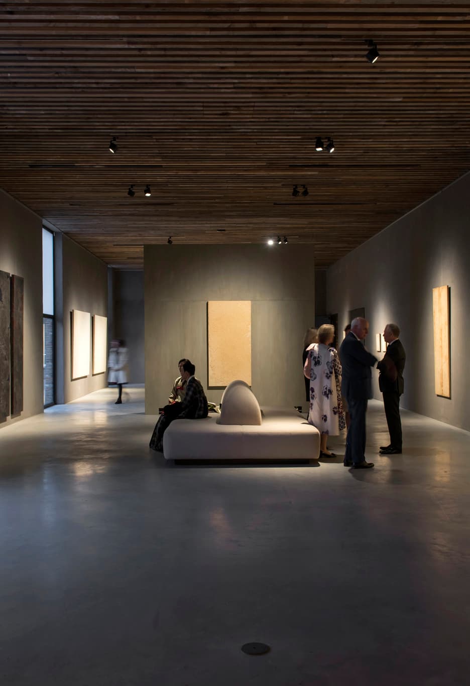 ERCO Parscan Strahler beleuchten Kunst in der Axel Vervoordt Galerie, Belgien.