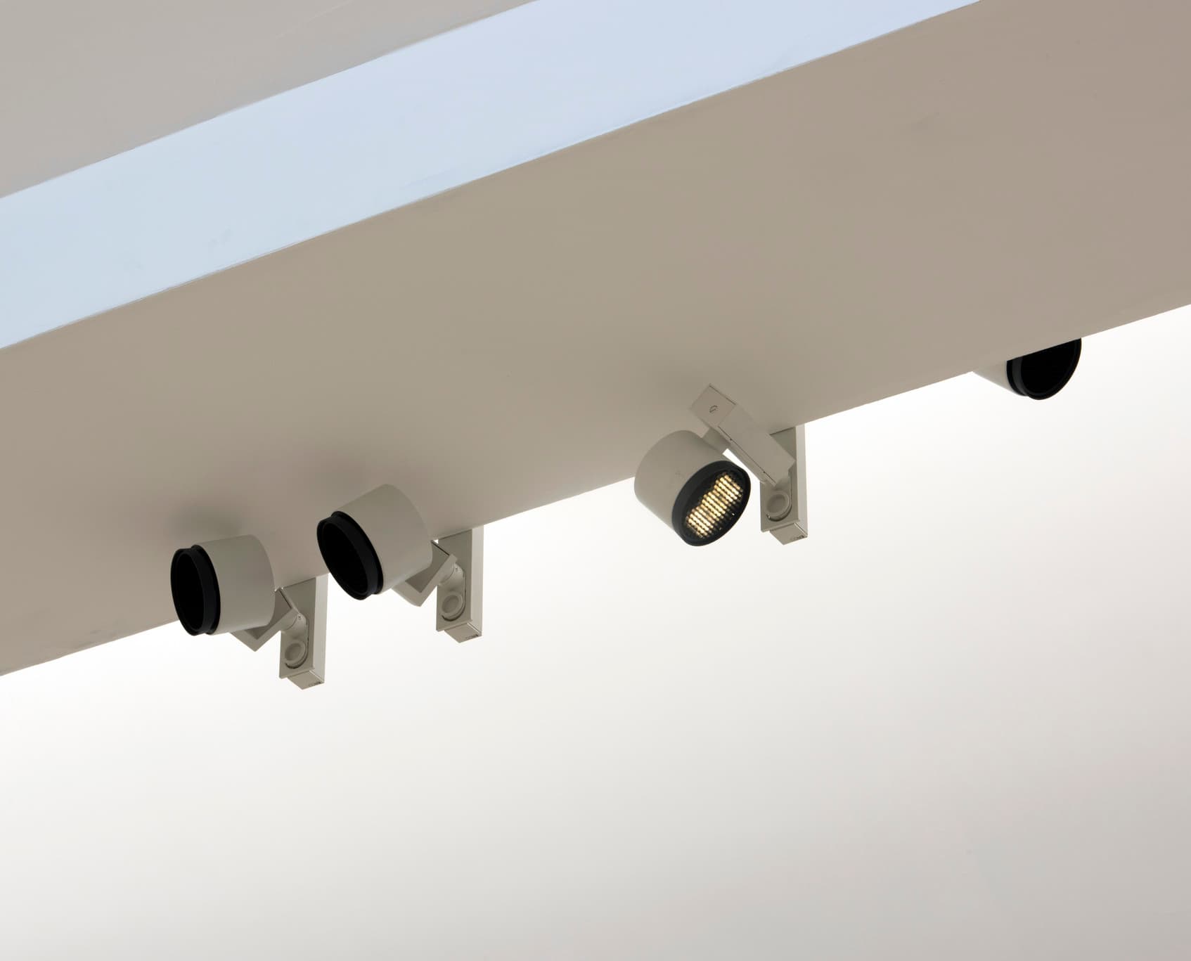ERCO Parscan LED-Strahler zur Akzentuierung in der Axel Vervoordt Gallery.