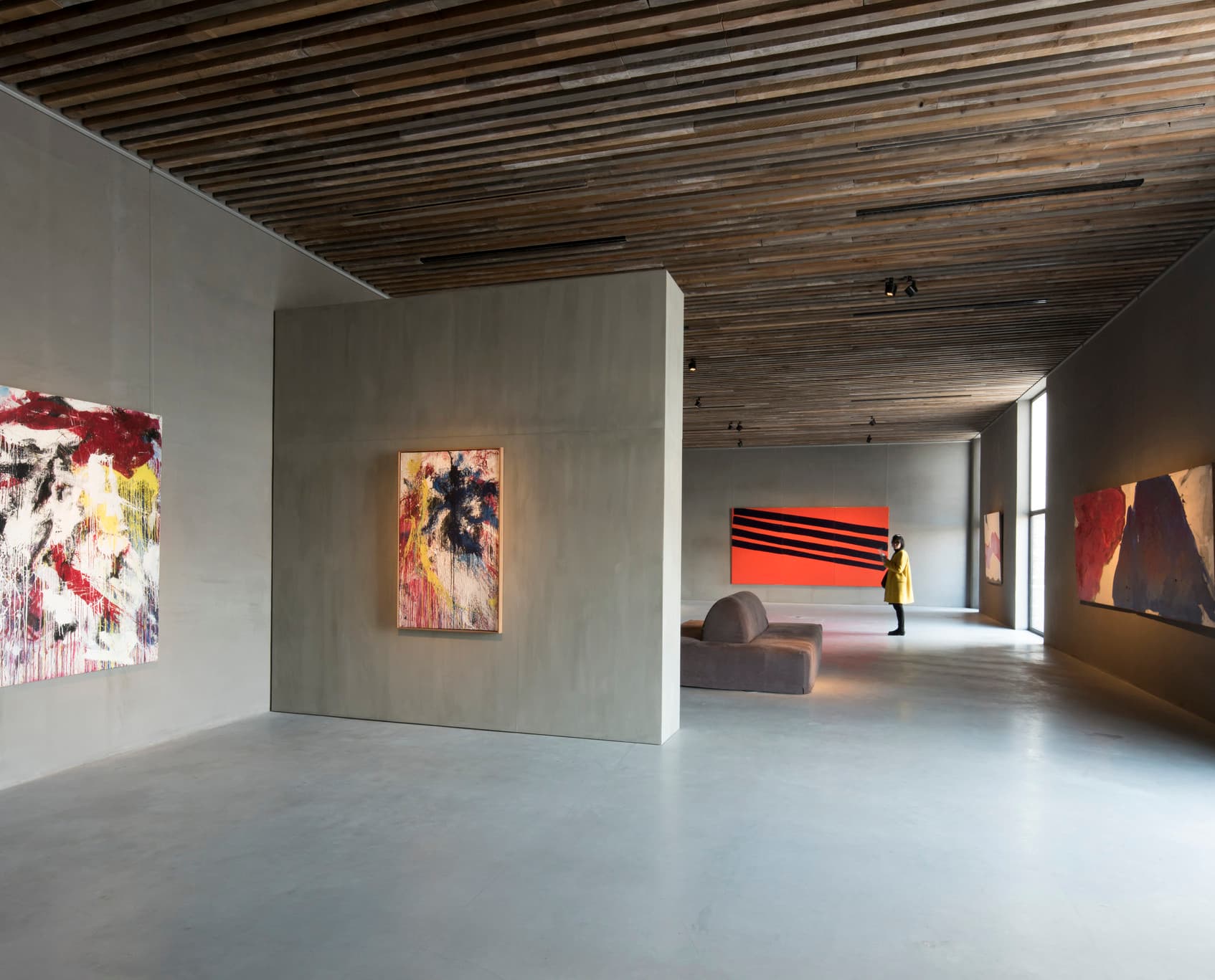 Axel Vervoordt Galerie mit ERCO LED-Beleuchtung: Kunstausstellung in ehemaliger Getreidespeicher.