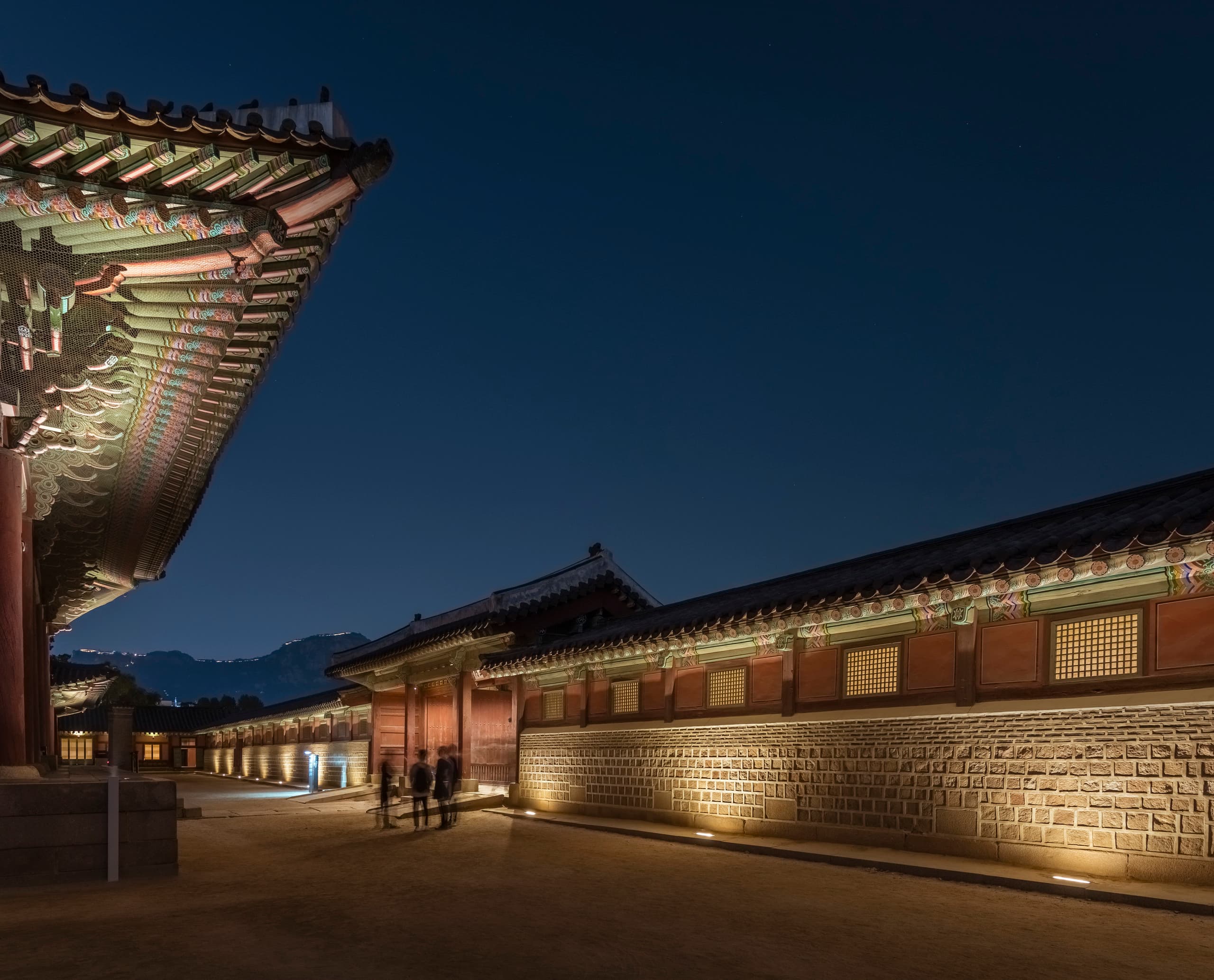 Gyeongbokgung Palast, Seoul, beleuchtet mit ERCO Außenleuchten.