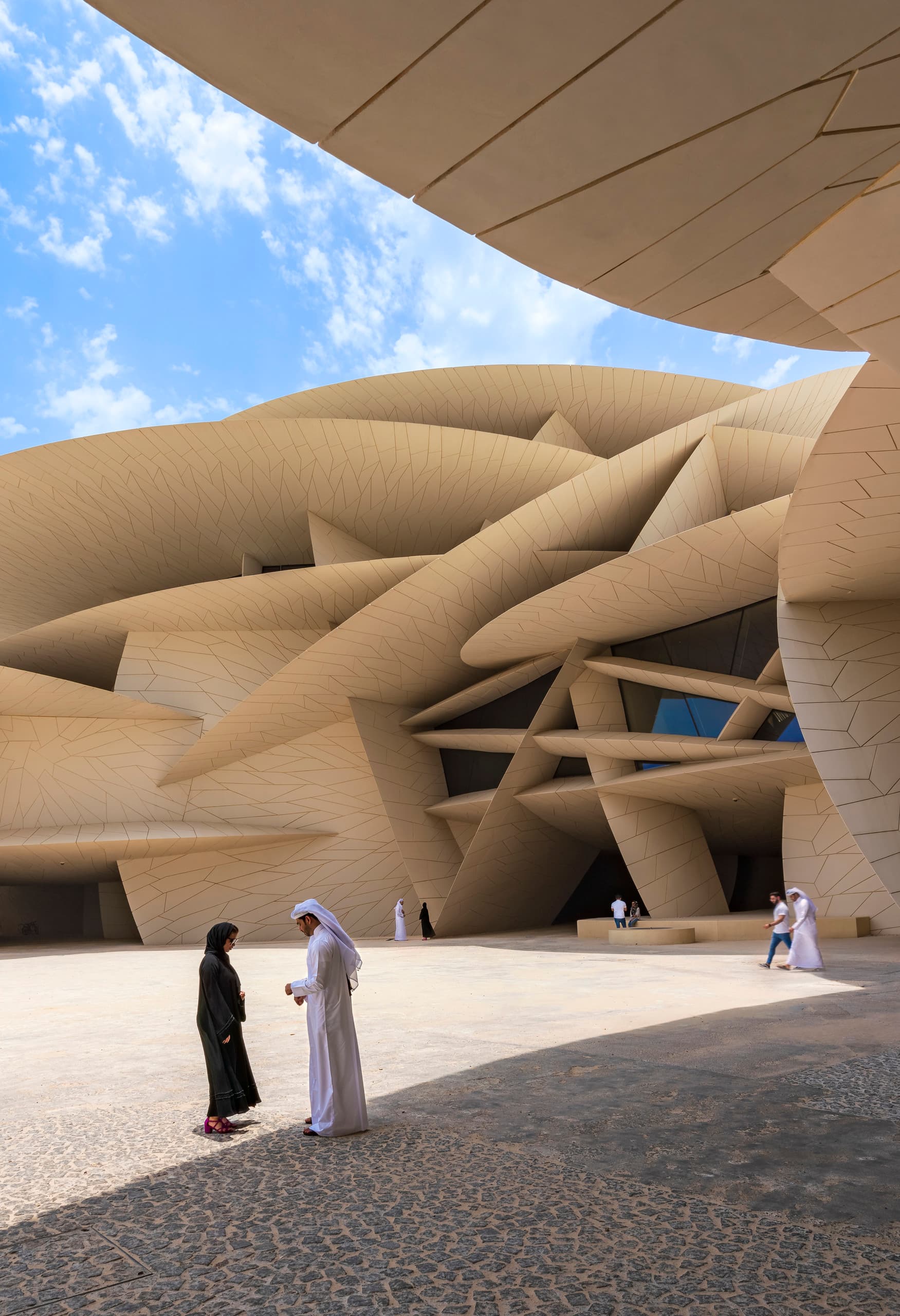 Das Nationalmuseum von Katar zeigt seine einzigartige Architektur im Wüstensand-Design.
