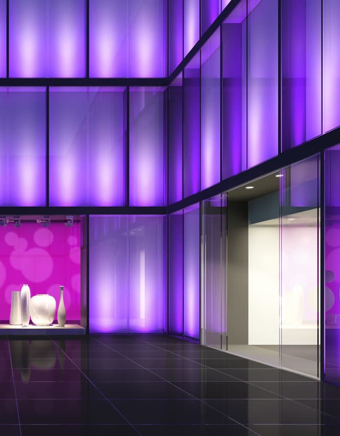 ERCO Lichtdesign für ein Schaufenster mit dynamischen, farbigen Lichtakzenten und variablen Fokus.