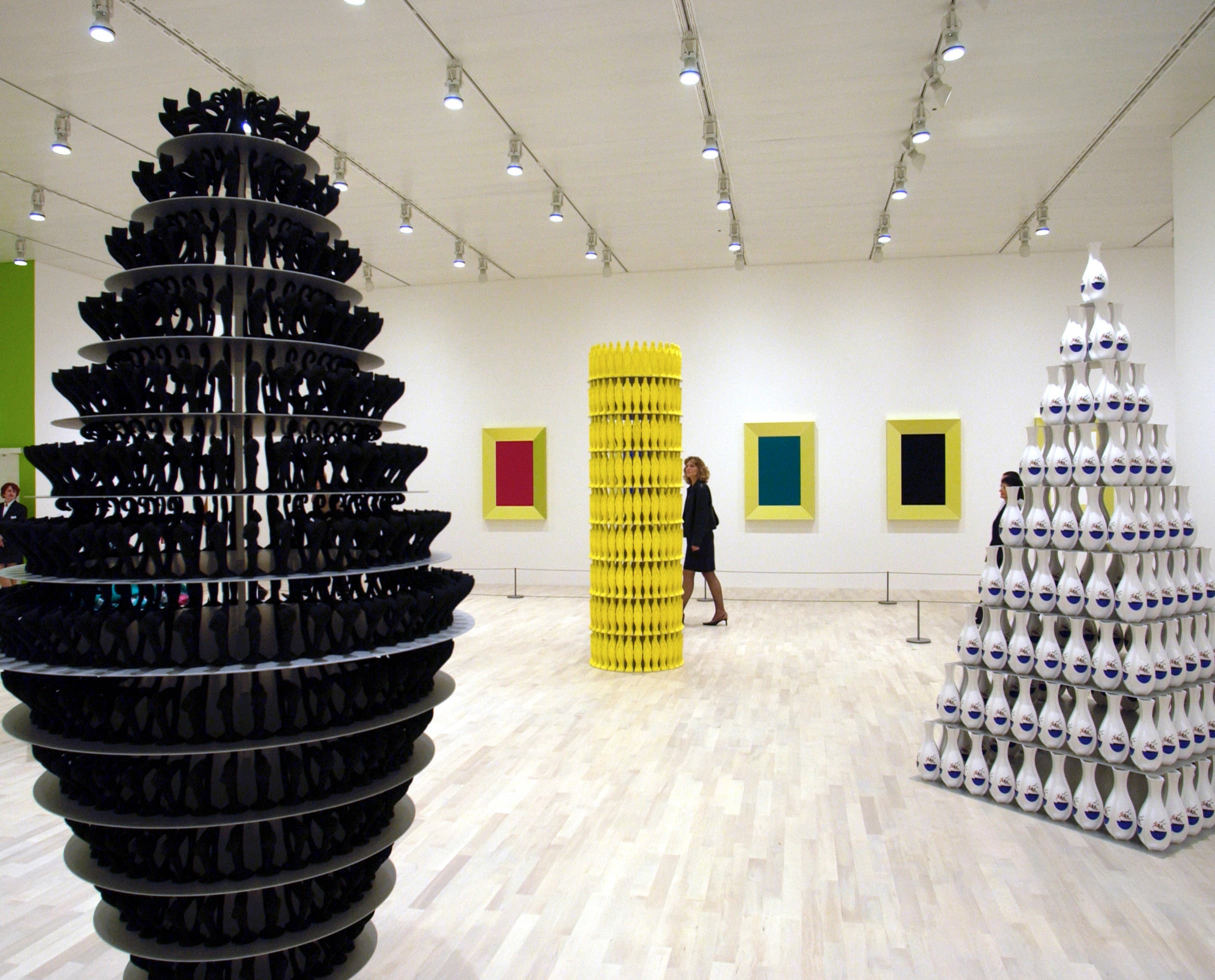 K21 Kunstsammlung: Skulpturen und Gemälde unter ERCO Licht in Düsseldorf.