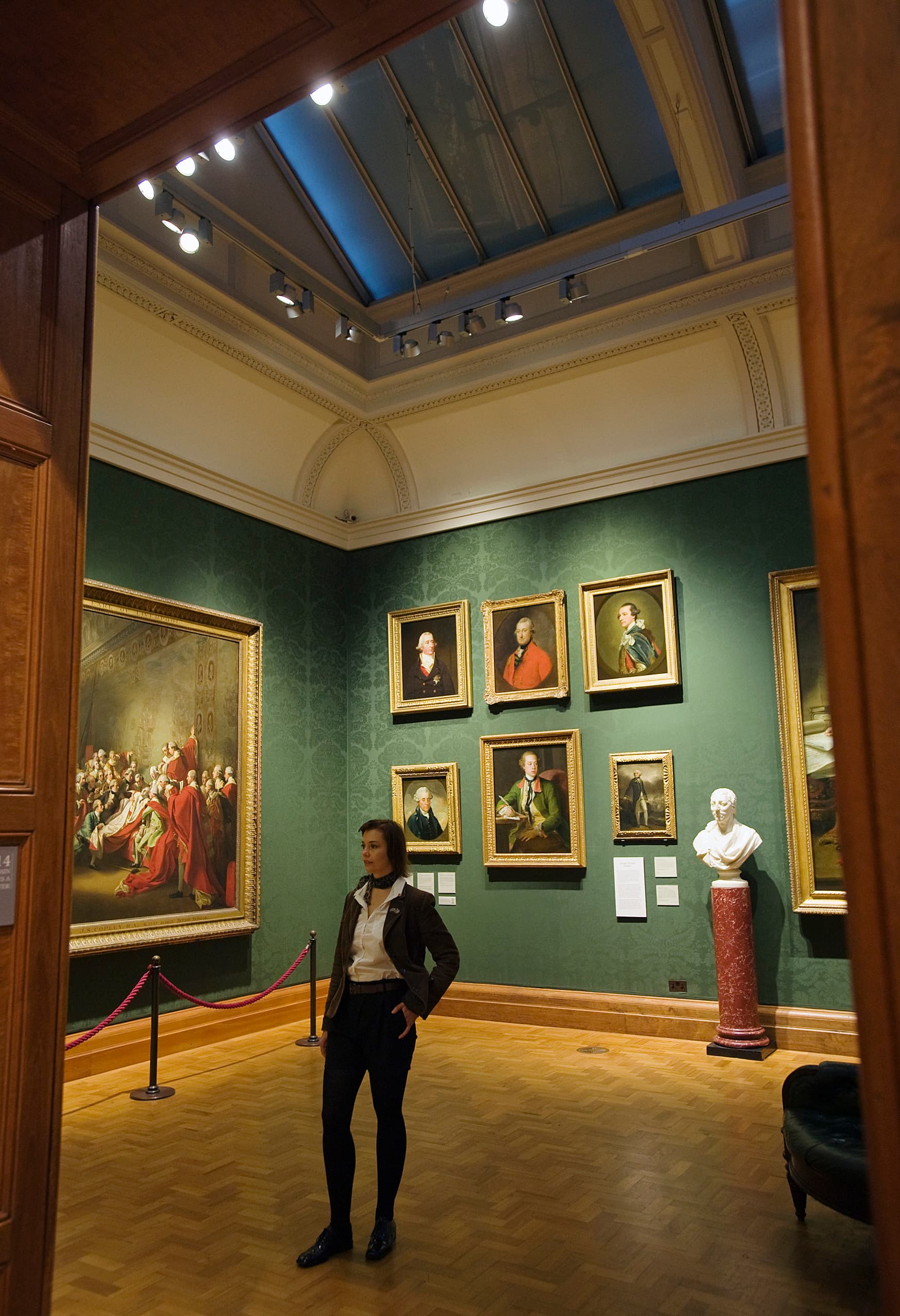 National Portrait Gallery mit ERCO LED-Beleuchtung und britischen Porträts.