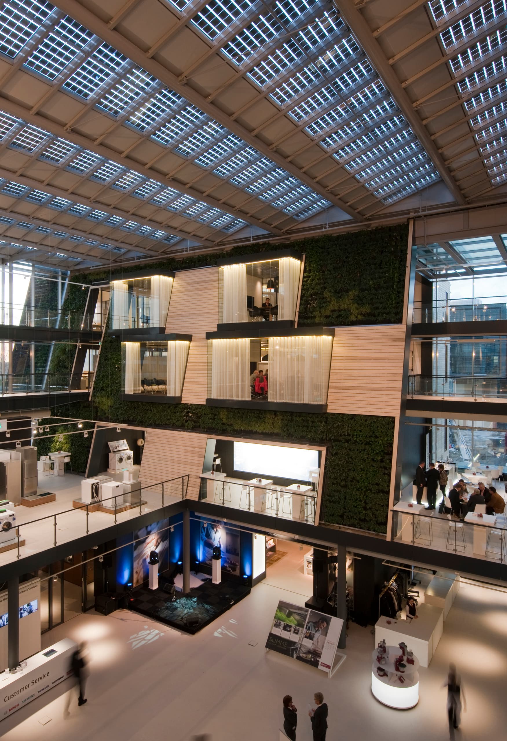 BSH Bosch Siemens Gebäude mit ERCO LED-Beleuchtung für Nachhaltigkeit.