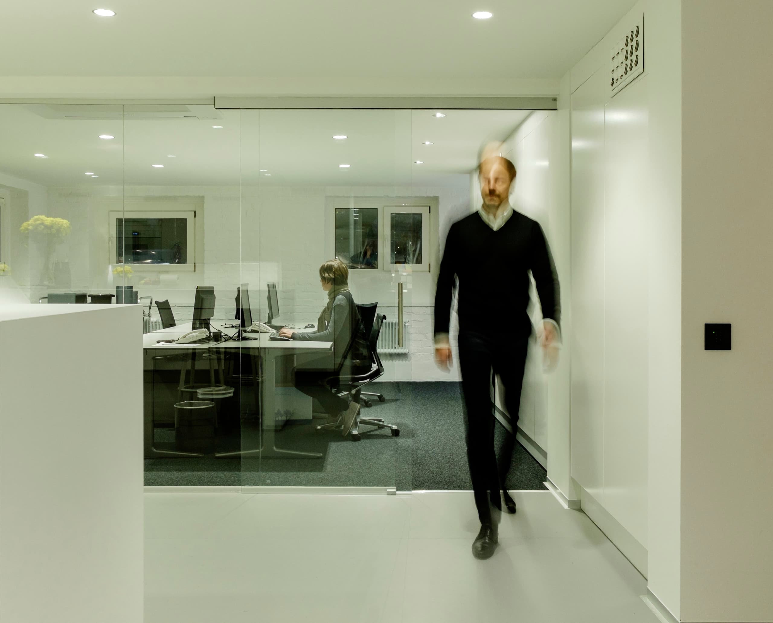 ERCO Büro mit LED-Beleuchtung in Stockholm, Teil des Showrooms in einem ehemaligen Glühlampenwerk.