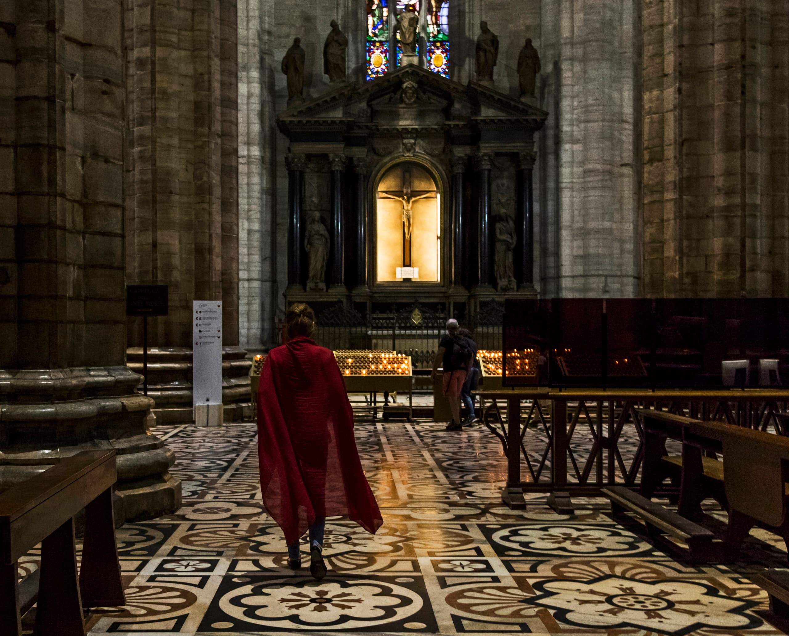 Mailänder Dom mit ERCO LED-Beleuchtung: Kontemplation und spirituelle Atmosphäre im Herzen der Stadt.