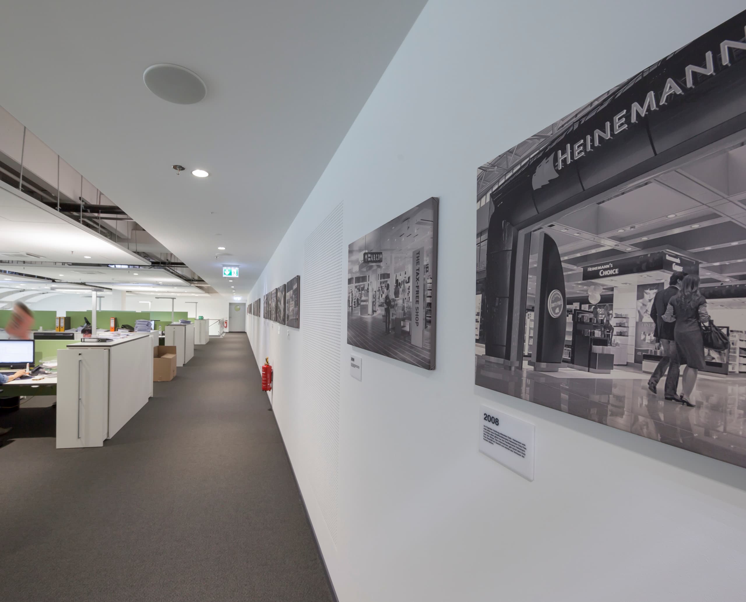 Gebrüder Heinemann Büro mit ERCO Downlights für effiziente Bürobeleuchtung und hohen Sehkomfort.