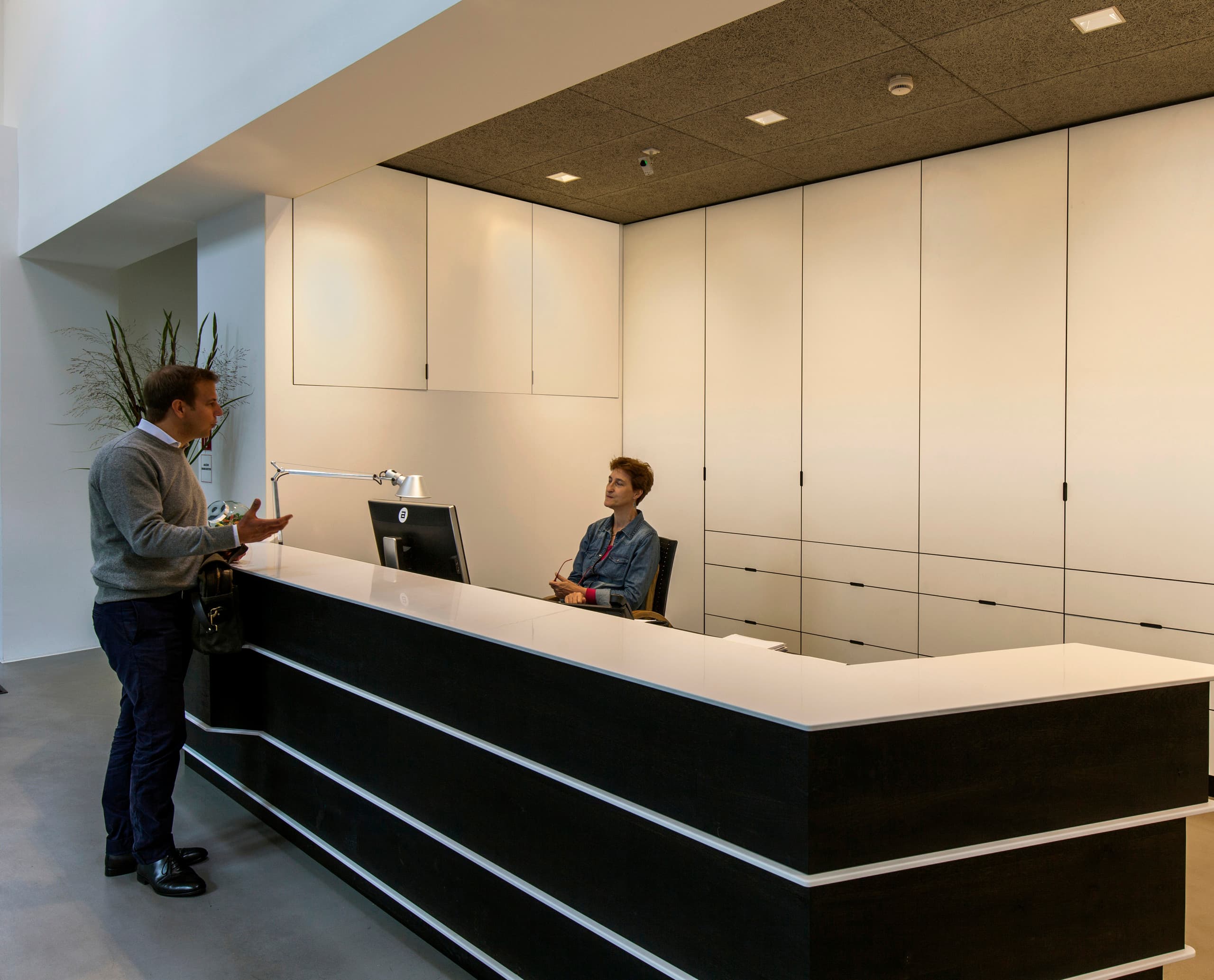 Archimedes Agentur Büro in Berlin mit ERCO Beleuchtung am Empfang.