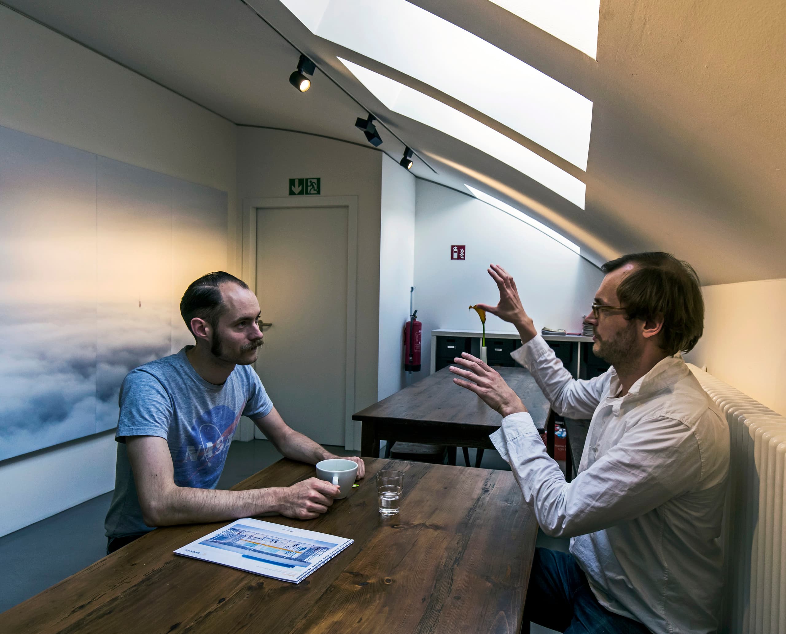 Archimedes Agentur Büroräume in Berlin mit ERCO Lichtlösungen für Besprechungen.