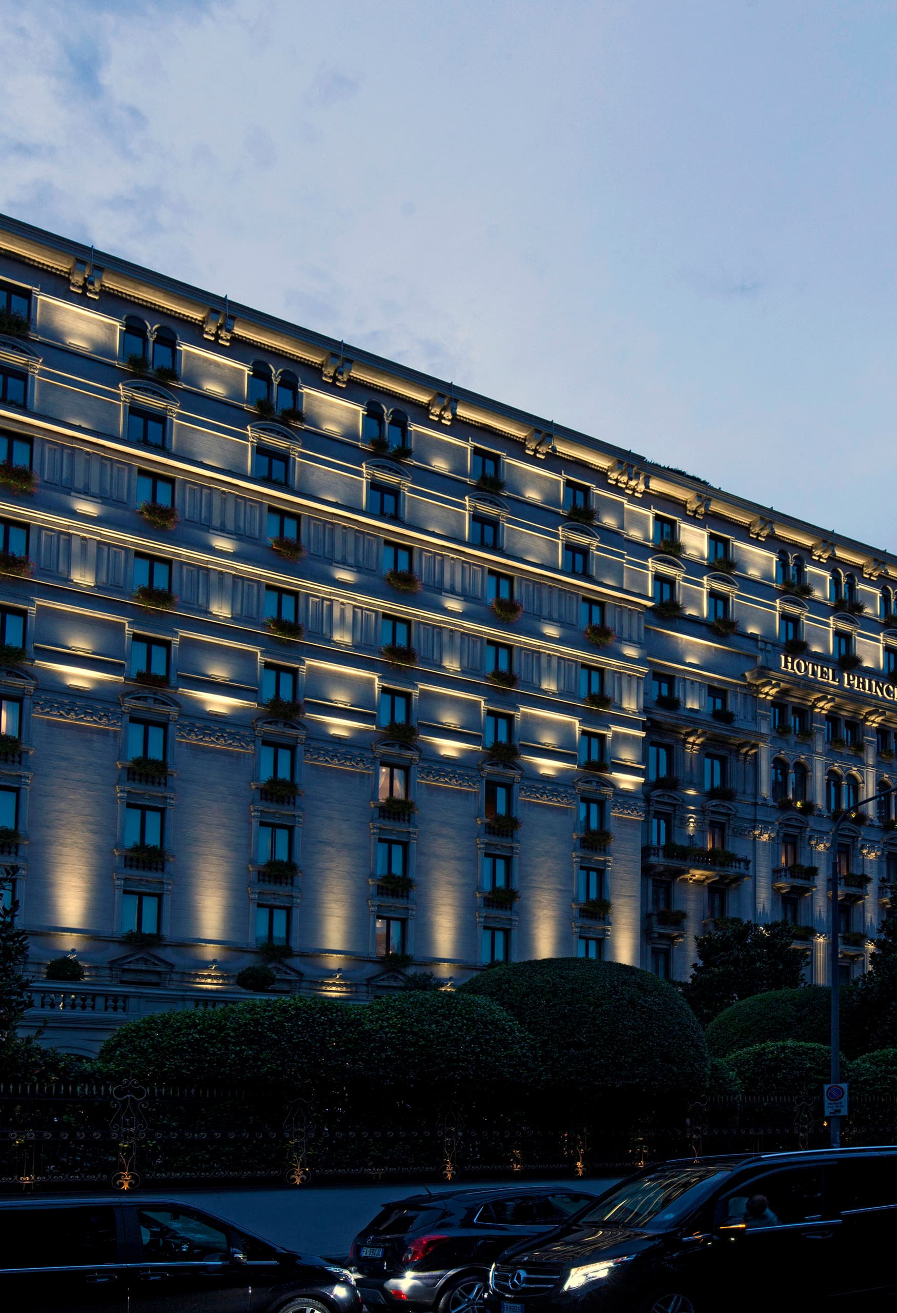Grandhotel Principe di Savoia Fassade mit ERCO Lichttechnik, Mailand