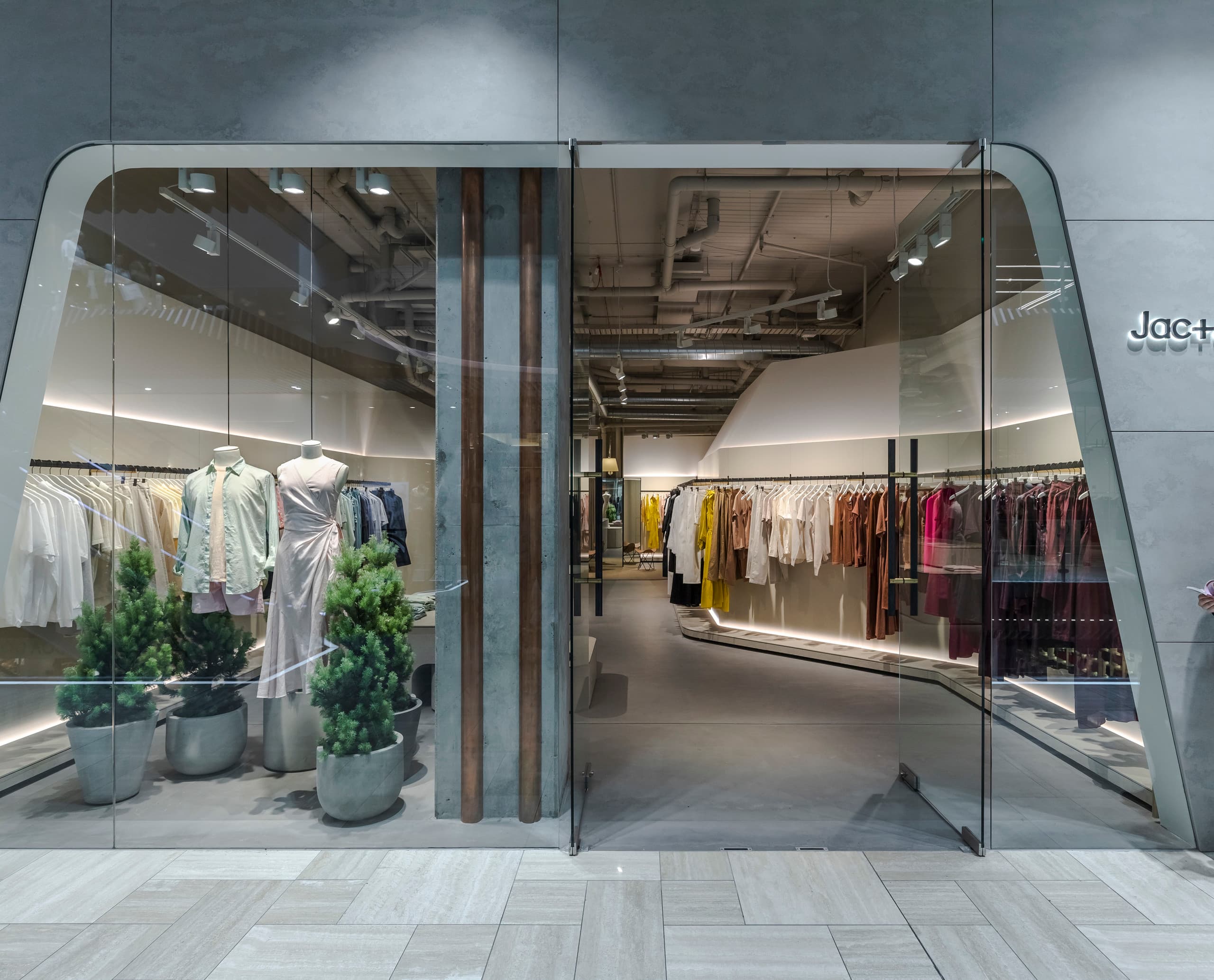 Jac + Jack Store in Melbourne, beleuchtet mit ERCO Optec Strahlern für präzise Farbwiedergabe.