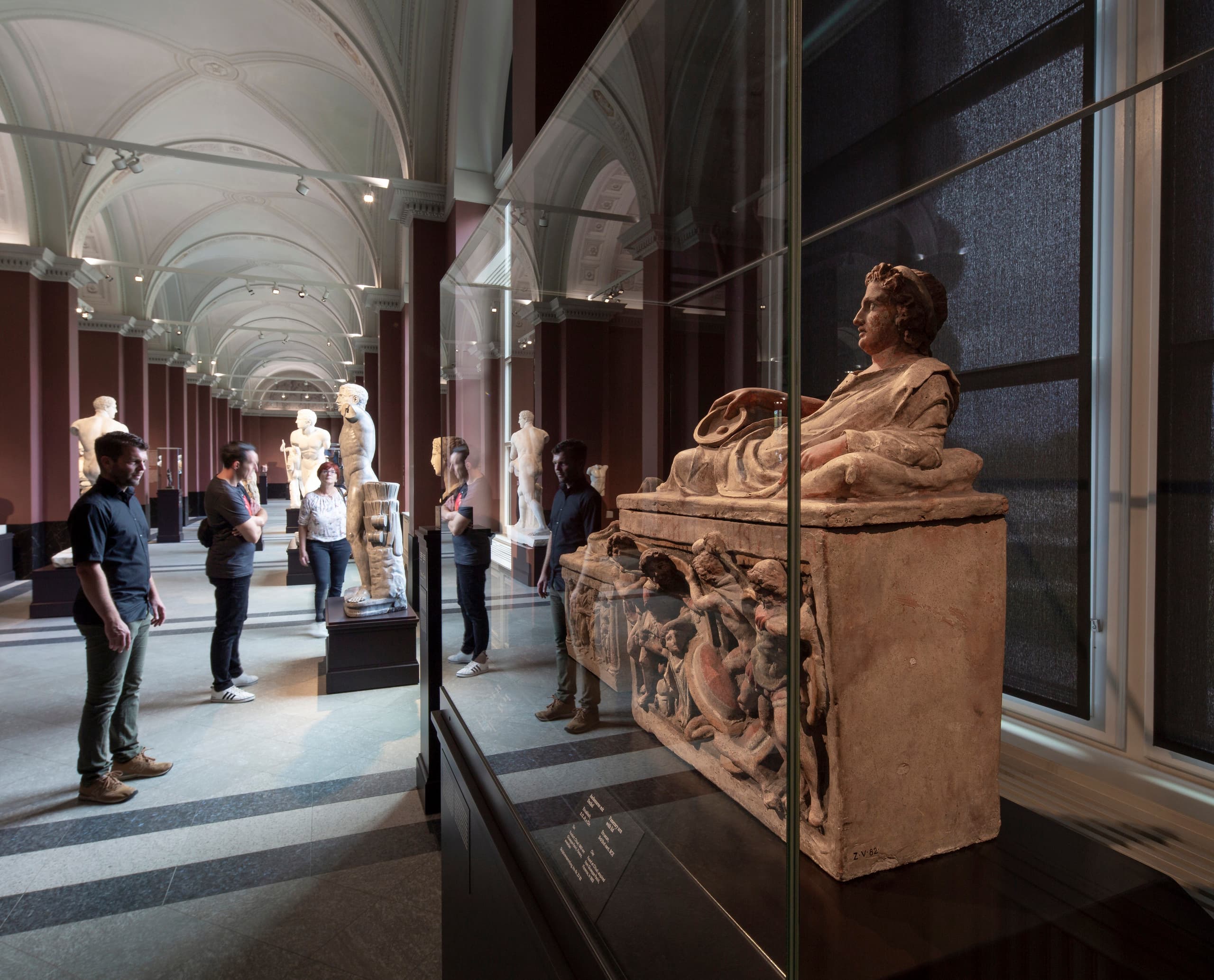 ERCO LED-Strahler beleuchten Skulptur in der Gemäldegalerie Alte Meister, Dresden.
