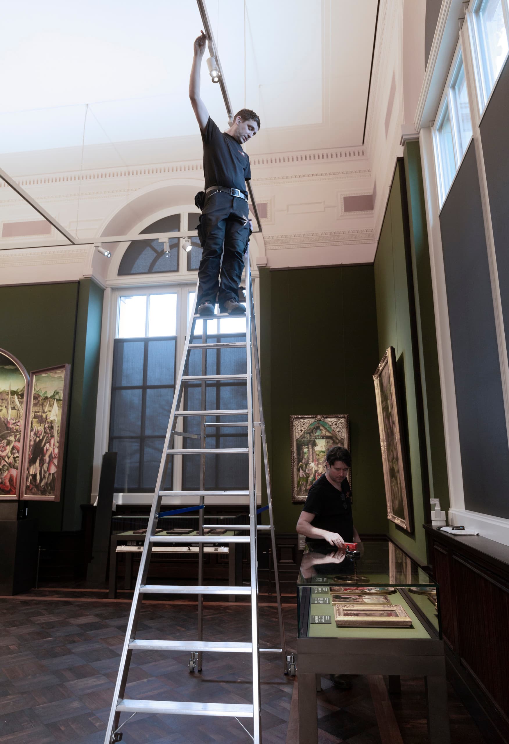Einrichtung von ERCO LED-Strahlern in der Gemäldegalerie Alte Meister für optimale Kunstbeleuchtung.