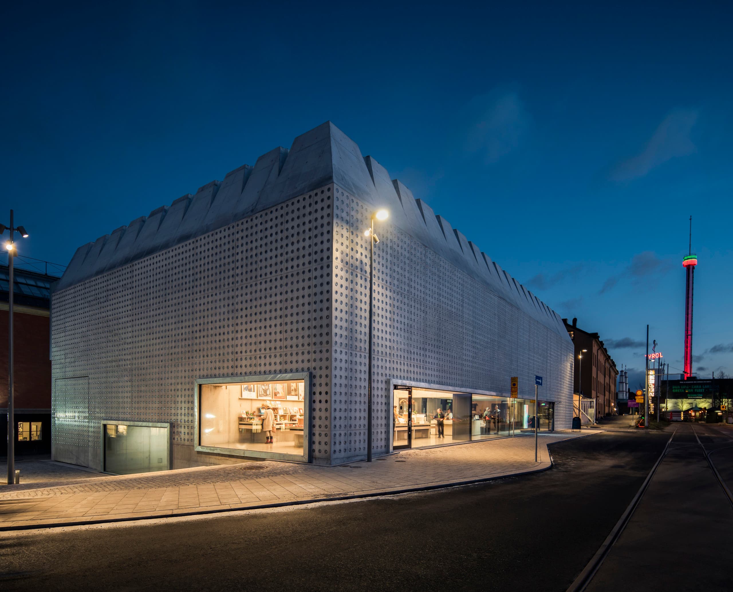 Liljevalchs Kunsthalle Stockholm bei Nacht, beleuchtet mit ERCO LED Strahlern für flexible Ausstellungen.