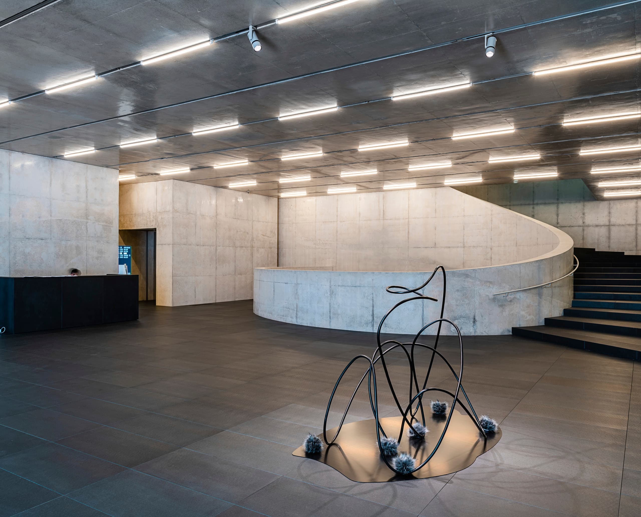 SongEun Art Foundation Lobby mit ERCO Eclipse Strahlern für flexible Museumsbeleuchtung.
