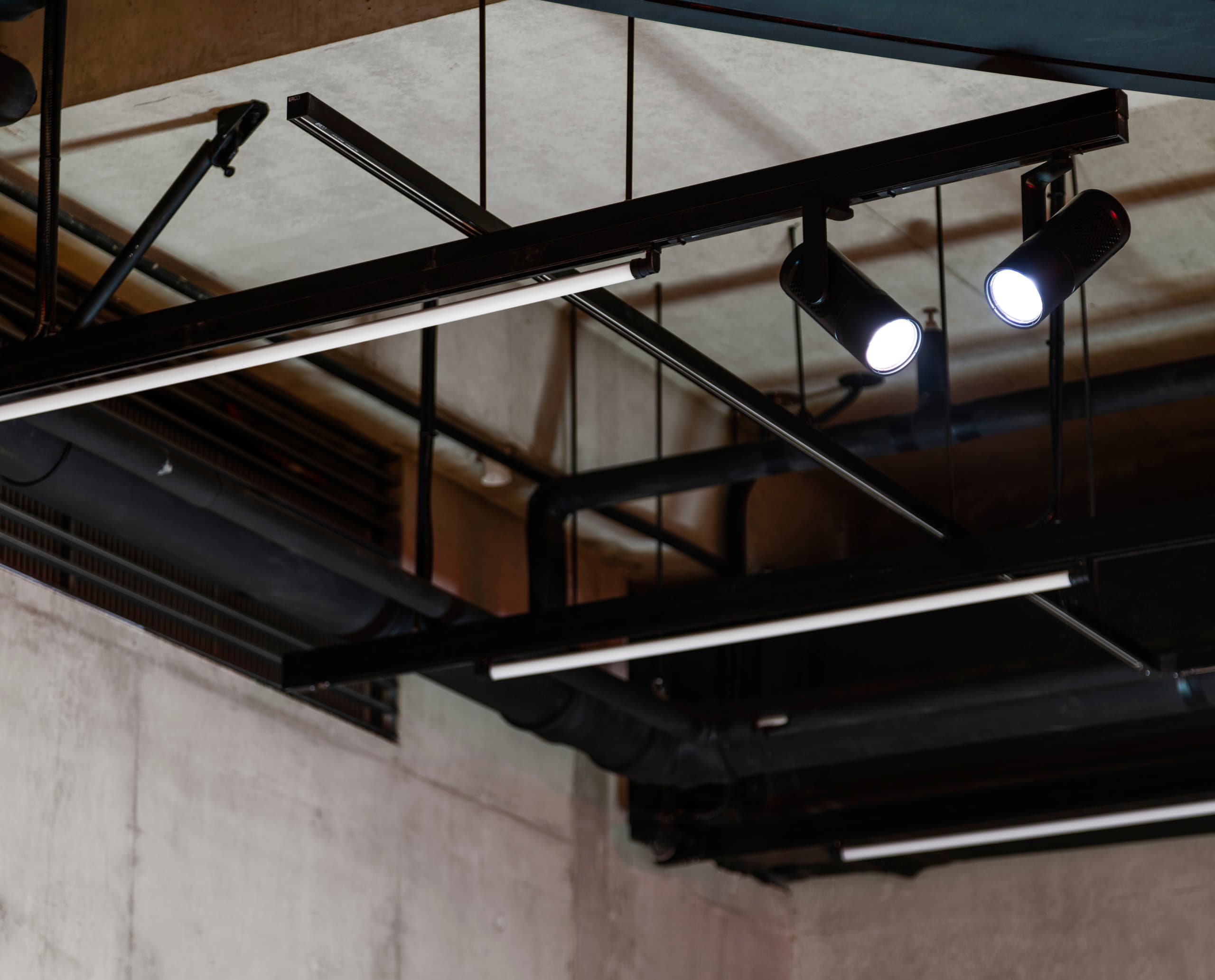 ERCO Eclipse InTrack Strahler im SongEun Art & Cultural Foundation, Seoul. Flexible Museumsbeleuchtung.