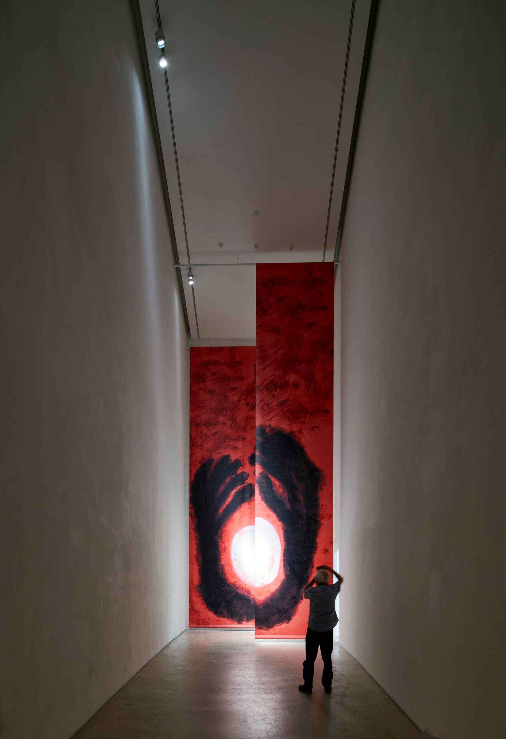 ERCO Strahler beleuchten eine Kunstausstellung in der Kunsthalle Z33, Hasselt.