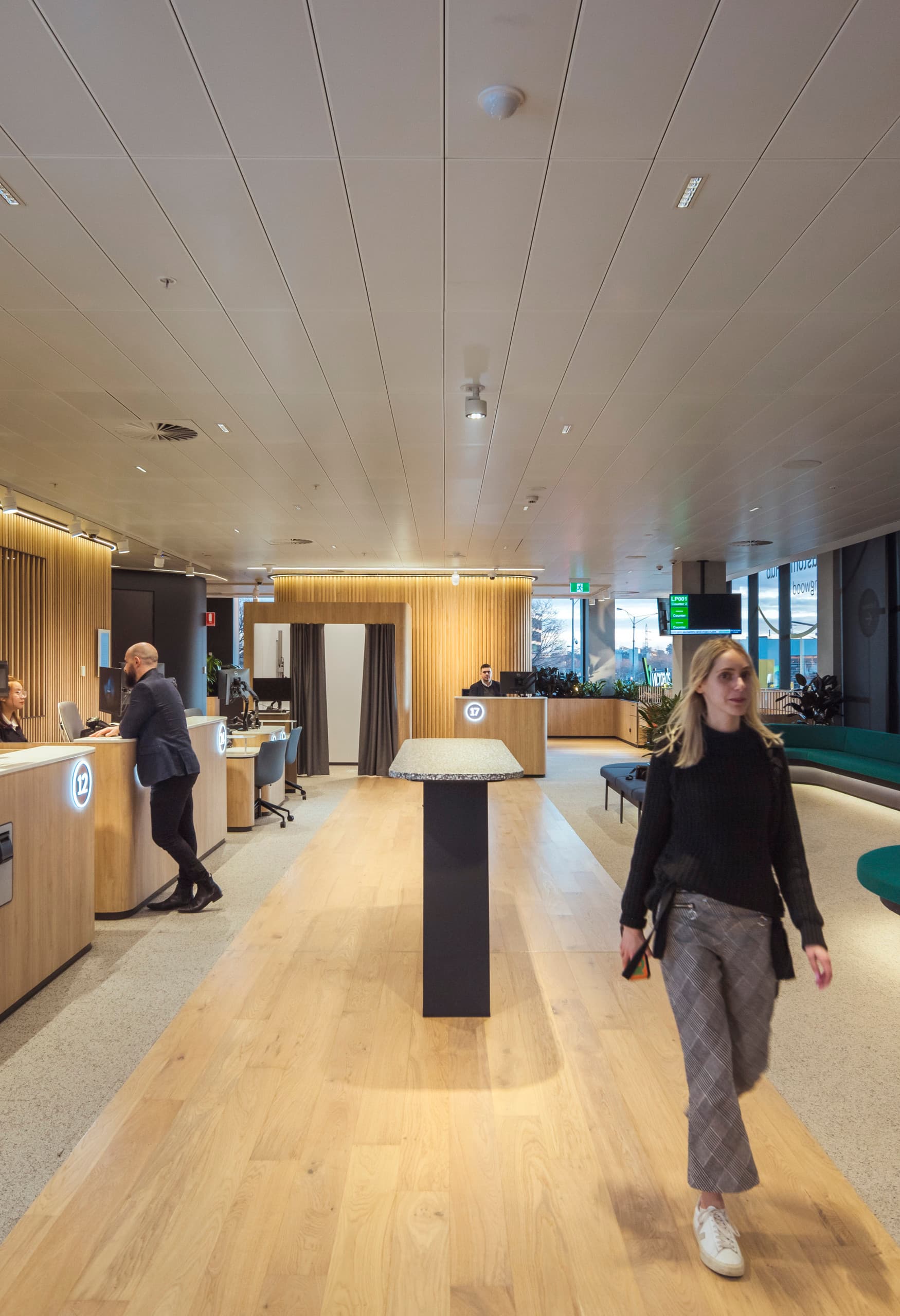 VicRoads Ringwood Customer Hub mit ERCO Lichtlösung für kundenorientierte Beleuchtung.