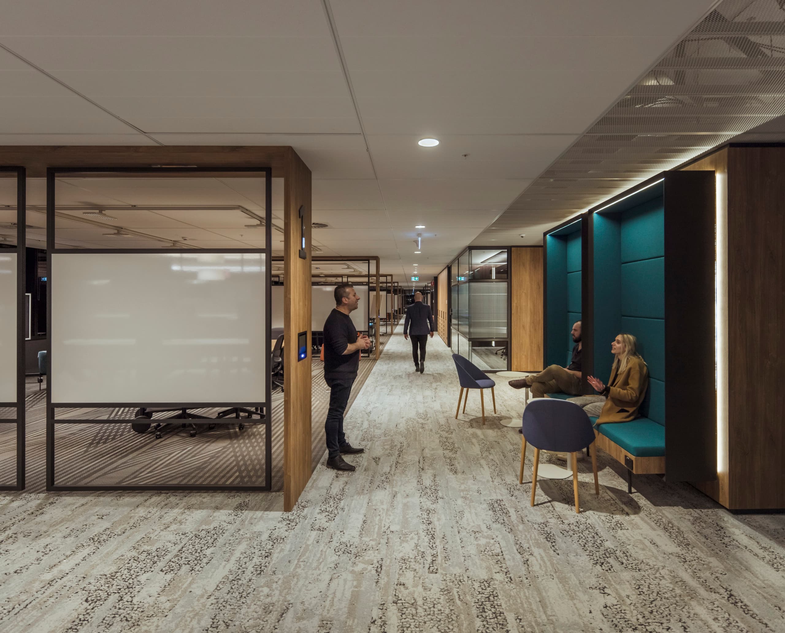 Das VicRoads Ringwood Customer Hub mit ERCO Downlights für flexible Bürobeleuchtung.
