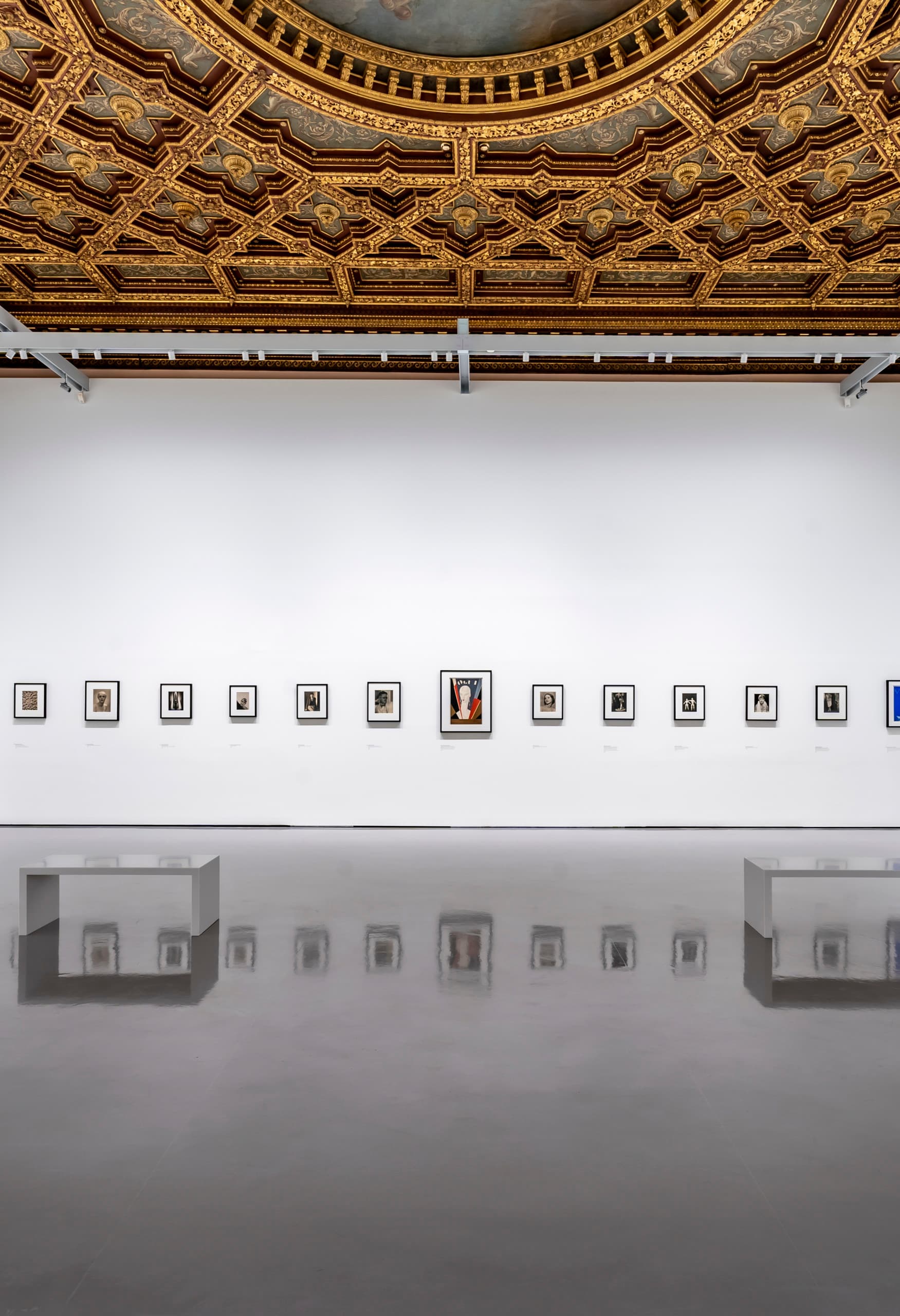 ERCO LED-Beleuchtung im Palazzo Grassi, Venedig, für flexible und energieeffiziente Kunstausstellungen.