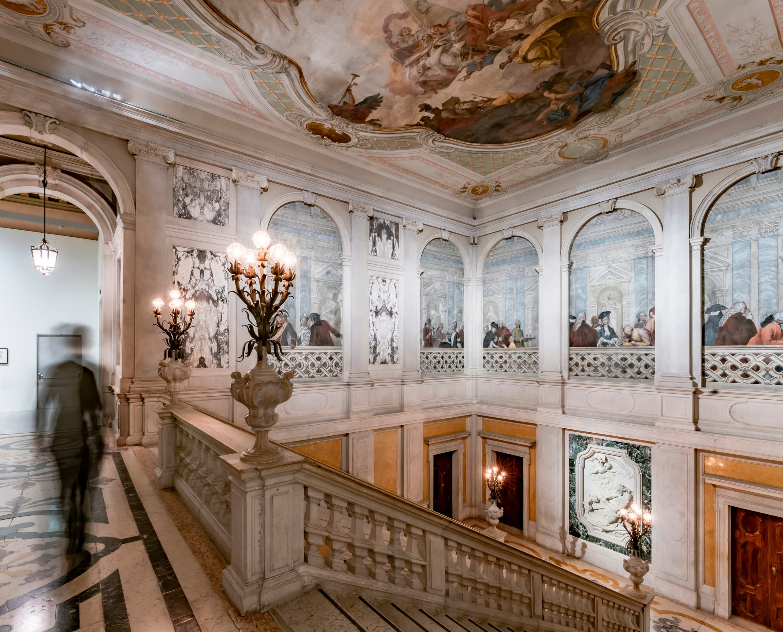 ERCO LED-Beleuchtung im Palazzo Grassi, Venedig, für Energieeffizienz und Flexibilität.