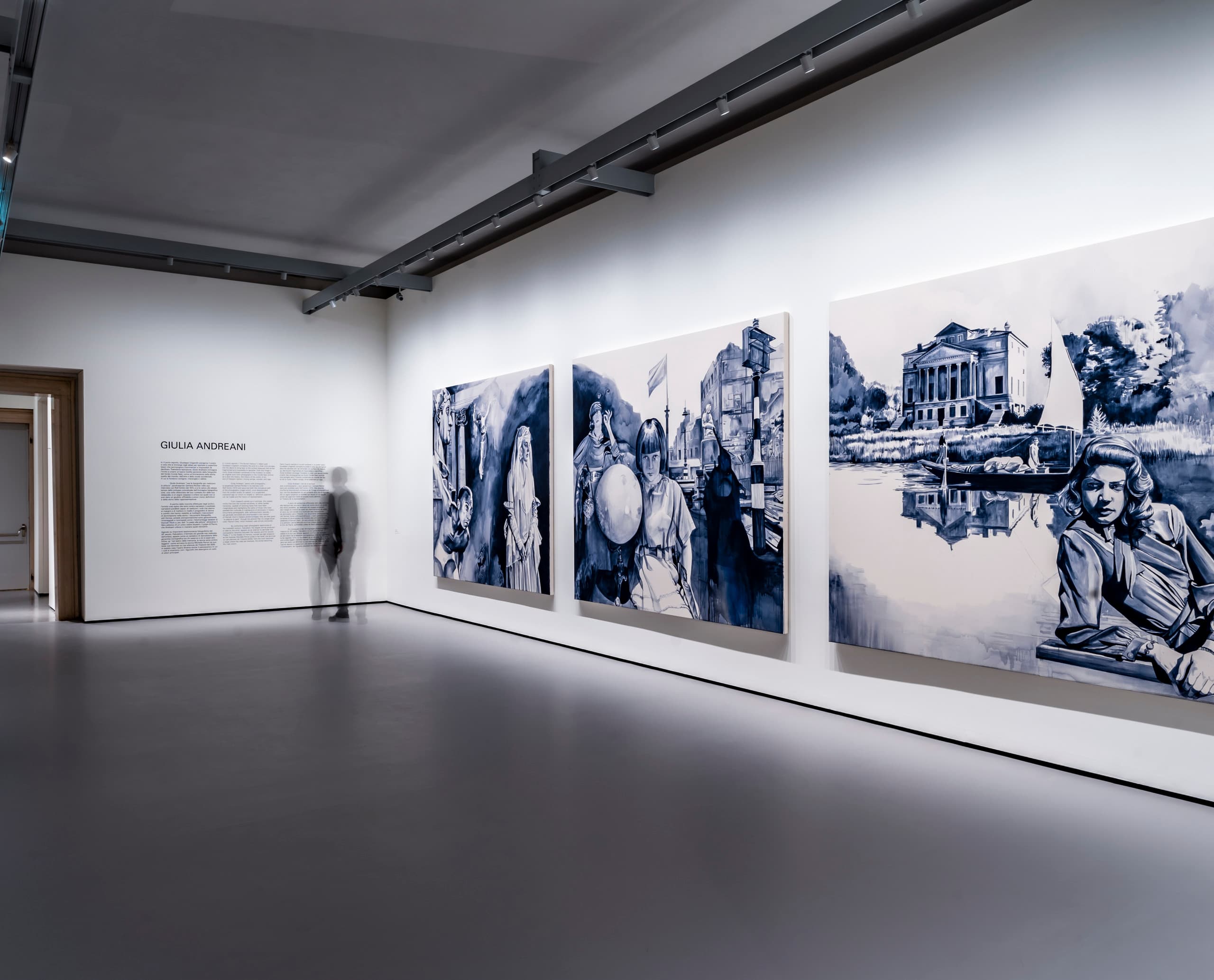 ERCO LED-Spots beleuchten Kunstwerke in Palazzo Grassi, Venedig, und verbessern Energieeffizienz und Flexibilität.