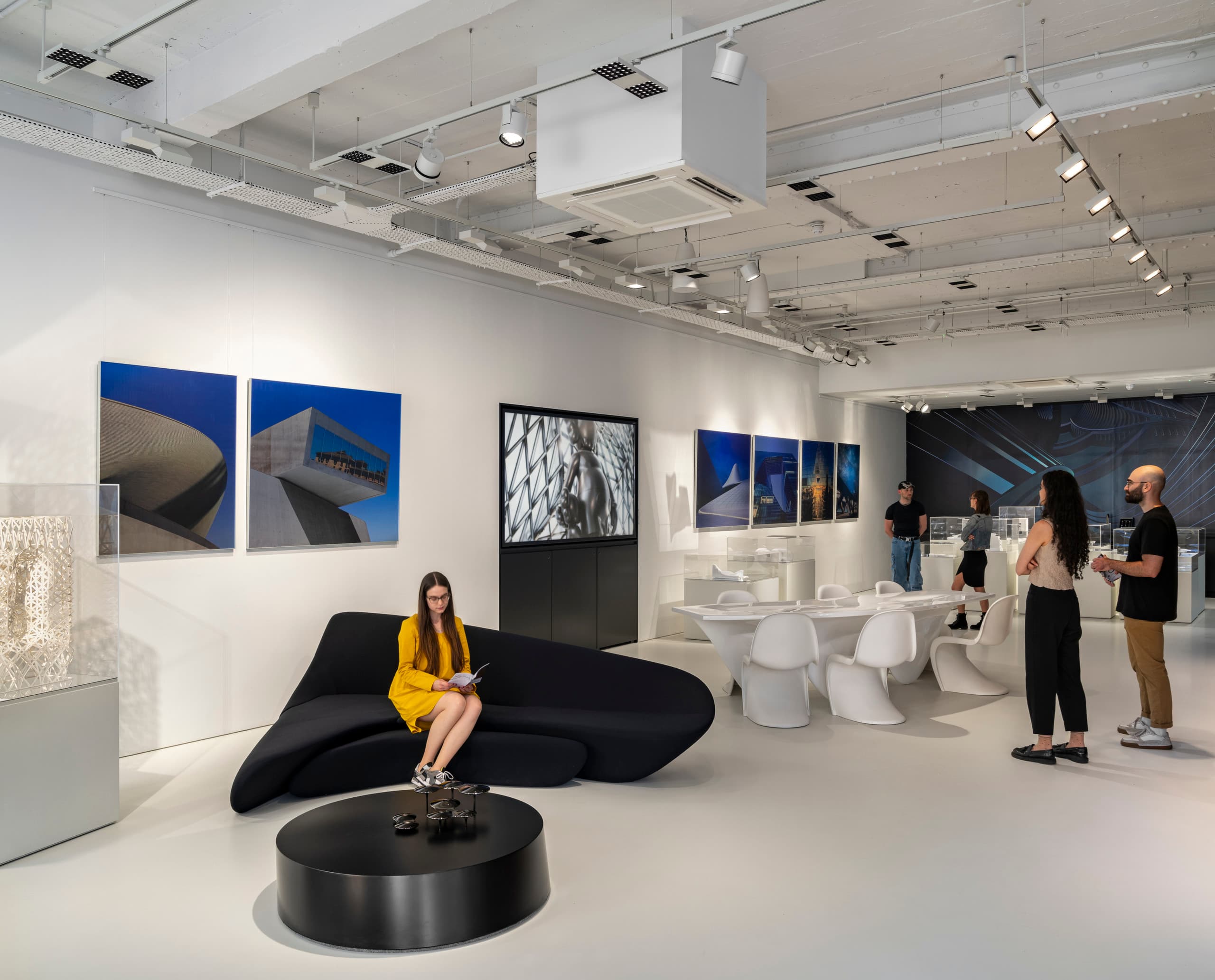 ERCO Beleuchtung im Zaha Hadid Büro, London: Flexible Arbeitsbereiche mit anpassbarer Beleuchtung.