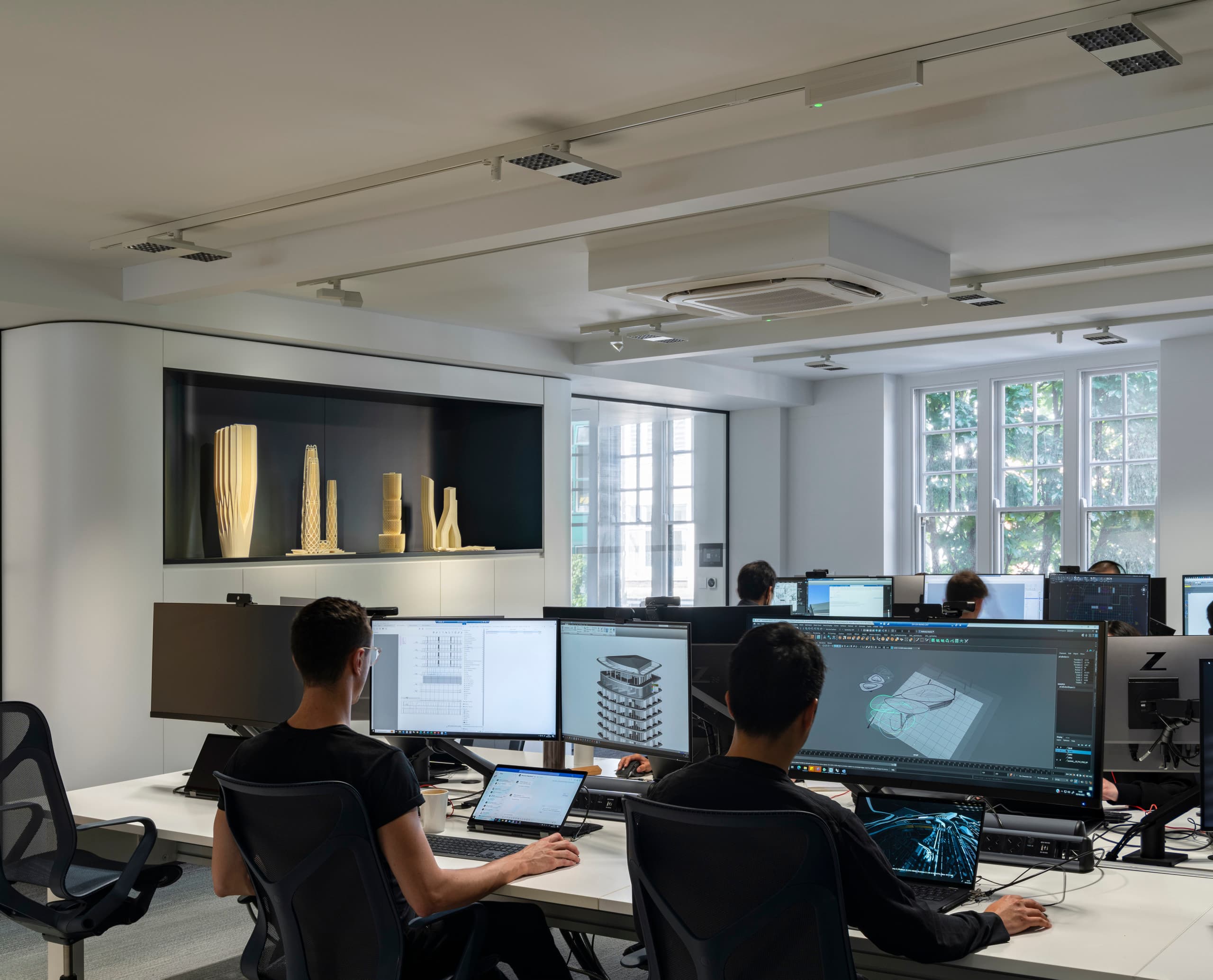 ERCO Beleuchtung im Zaha Hadid Büro, London, unterstützt modernes, flexibles und kollaboratives Arbeiten.