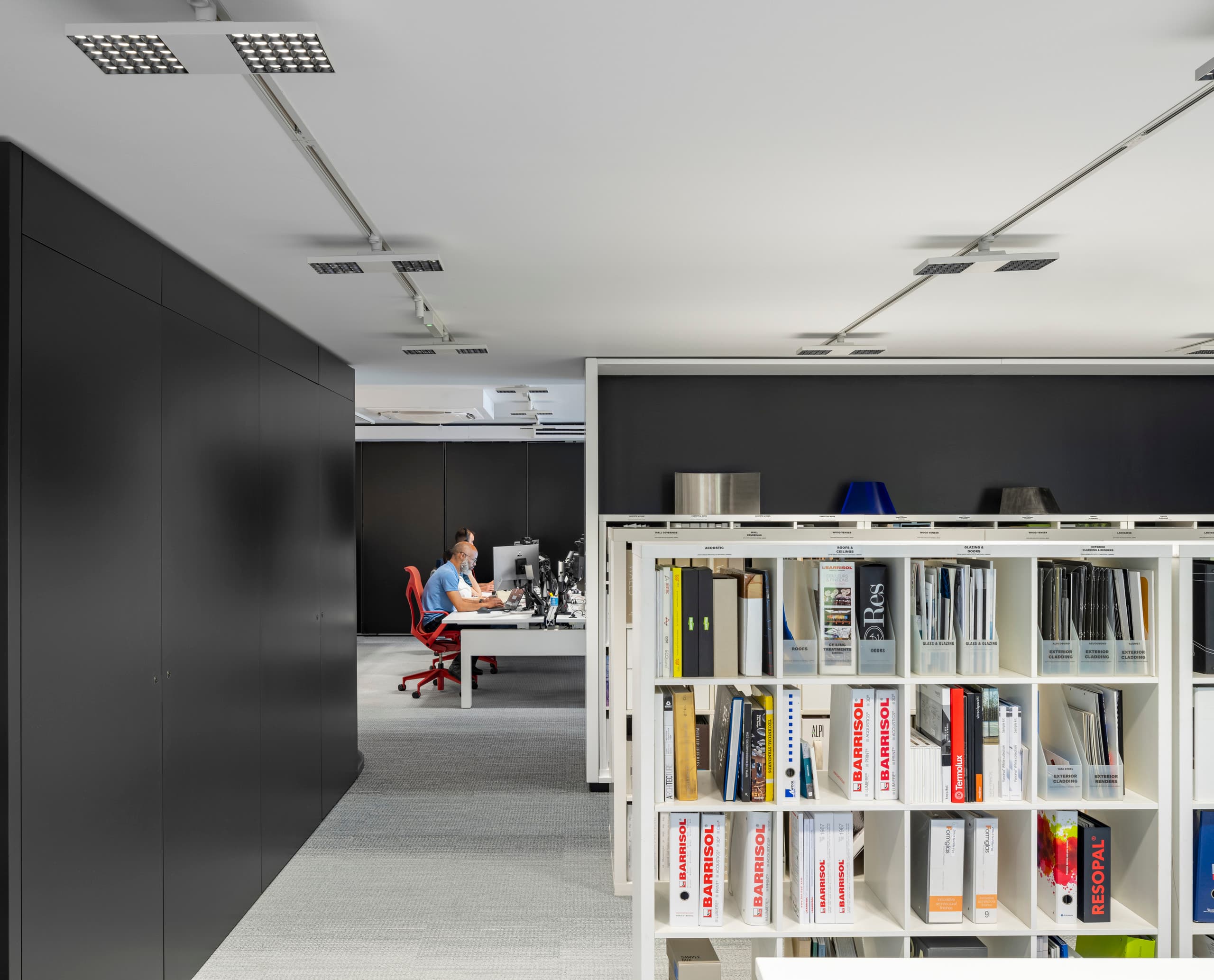 ERCO Jilly Downlights beleuchten das Zaha Hadid Büro, fördern Wohlbefinden und flexibles Arbeiten.