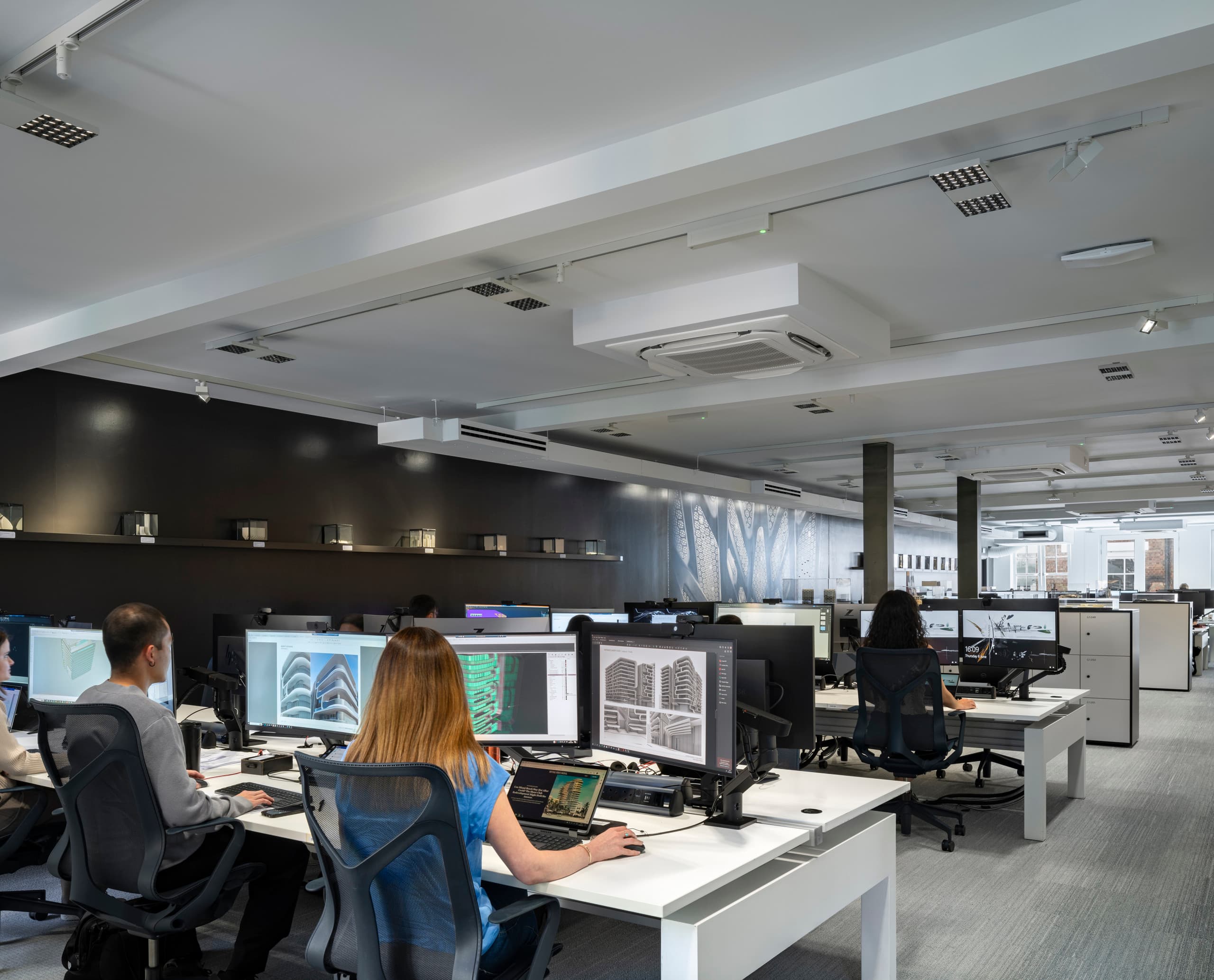 ERCO LED-Beleuchtung im Zaha Hadid Büro, London, für modernes, flexibles Arbeitsplatzdesign.