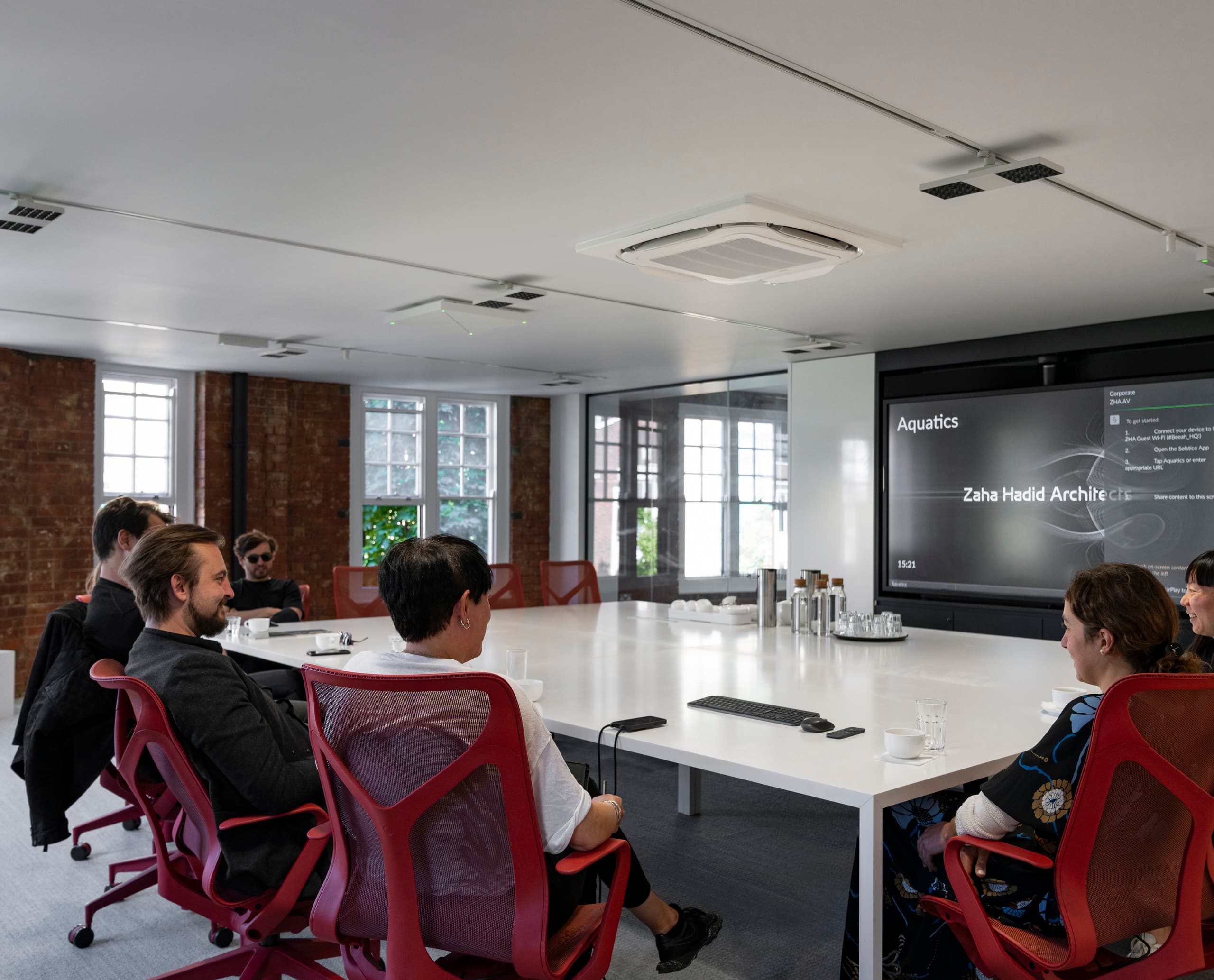ERCO Beleuchtung im Zaha Hadid Büro London für responsive Design und Mitarbeiterwohlbefinden.