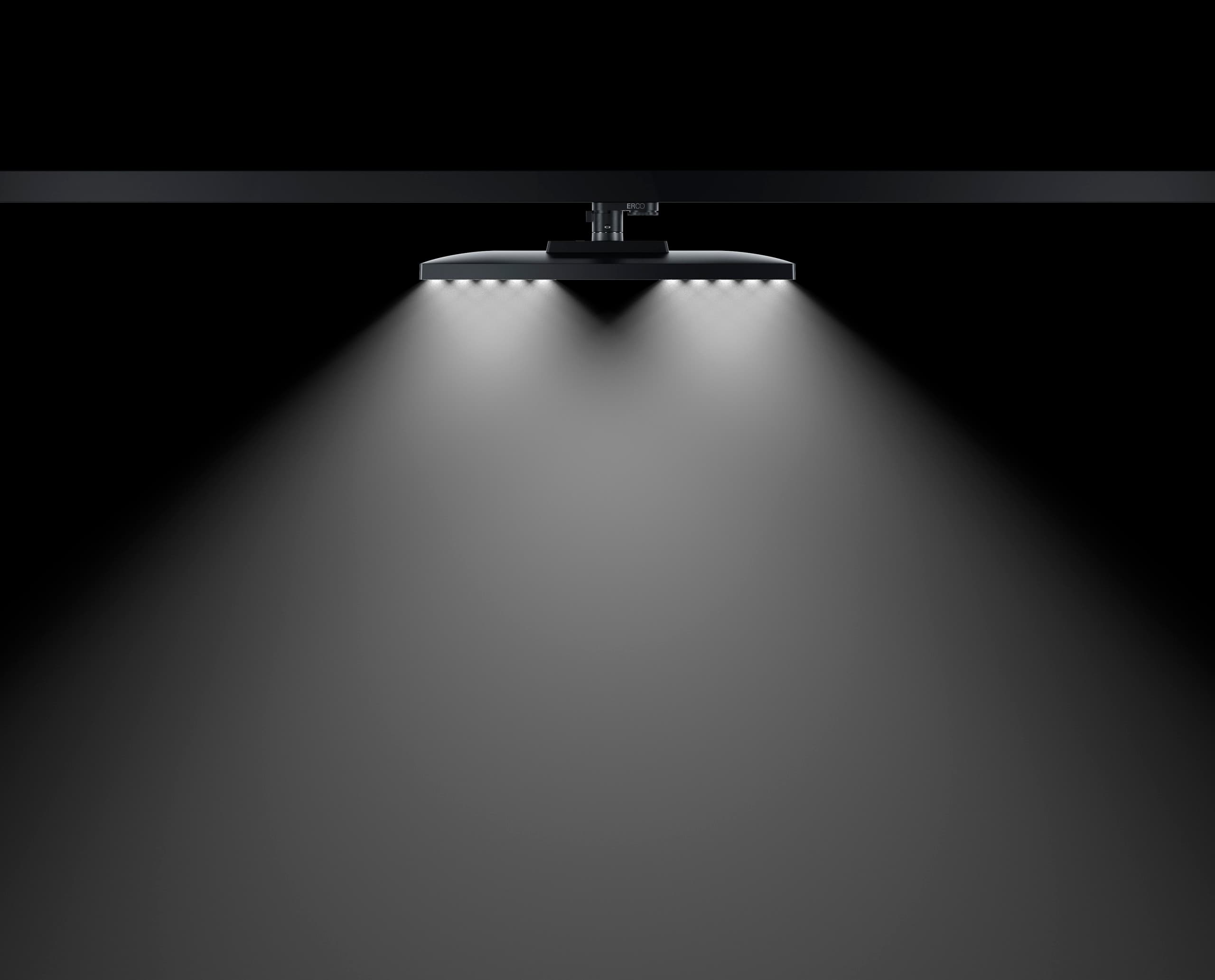 ERCO Jilly Downlight für Bürobeleuchtung mit präzisem Lichtkegel.