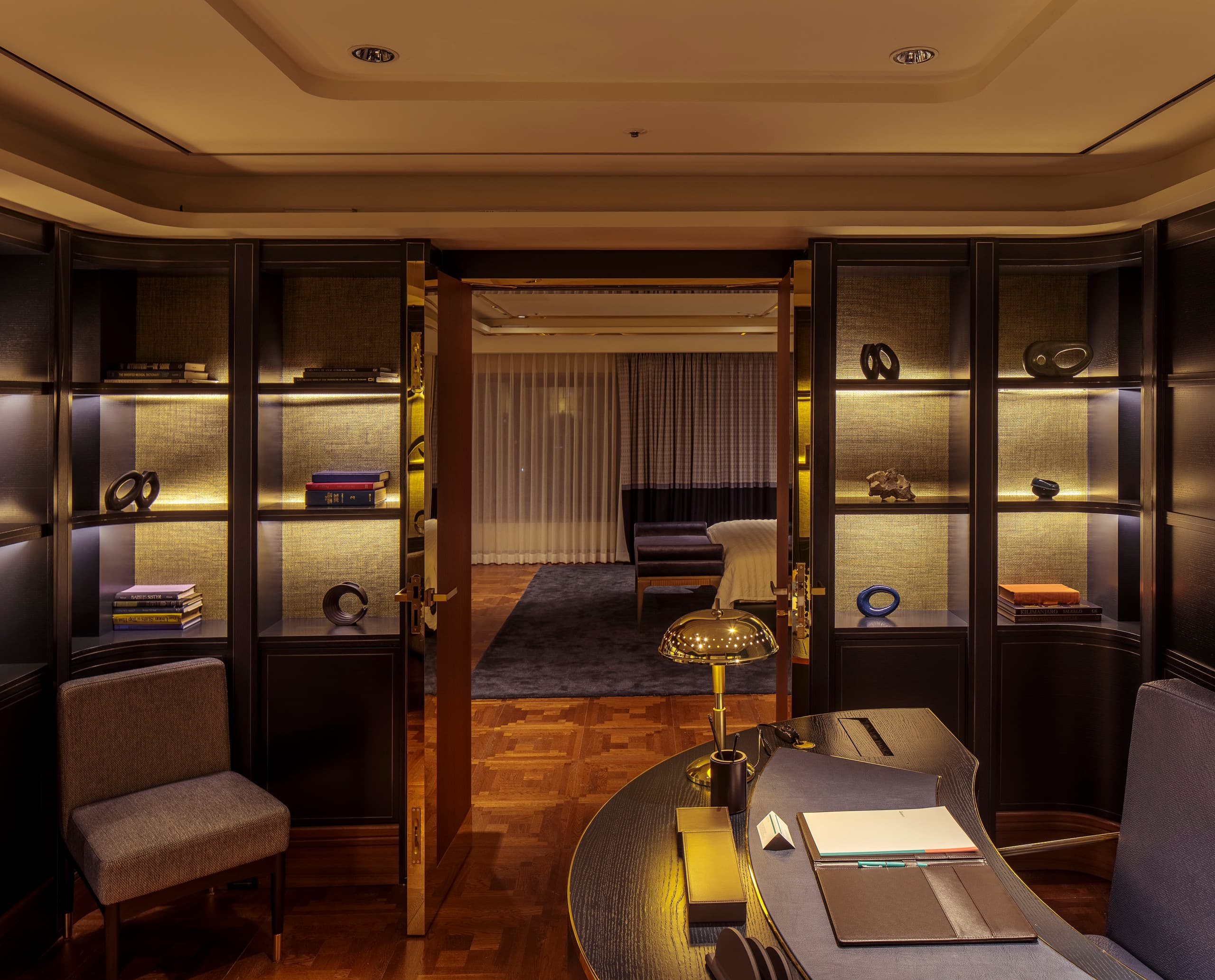 Le Méridien Seoul Hotelzimmer mit ERCO Licht für Wohlfühlatmosphäre und Akzentuierung des Interieurs.