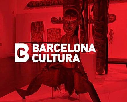 Ausstellung von Weltkulturen im Museum Barcelona, beleuchtet mit ERCO LED Strahlern.