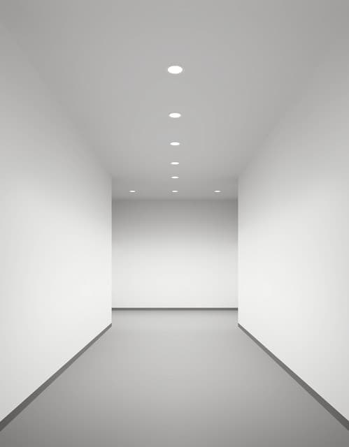 Flur mit ERCO Wallwashern für gleichmäßige Wandbeleuchtung.