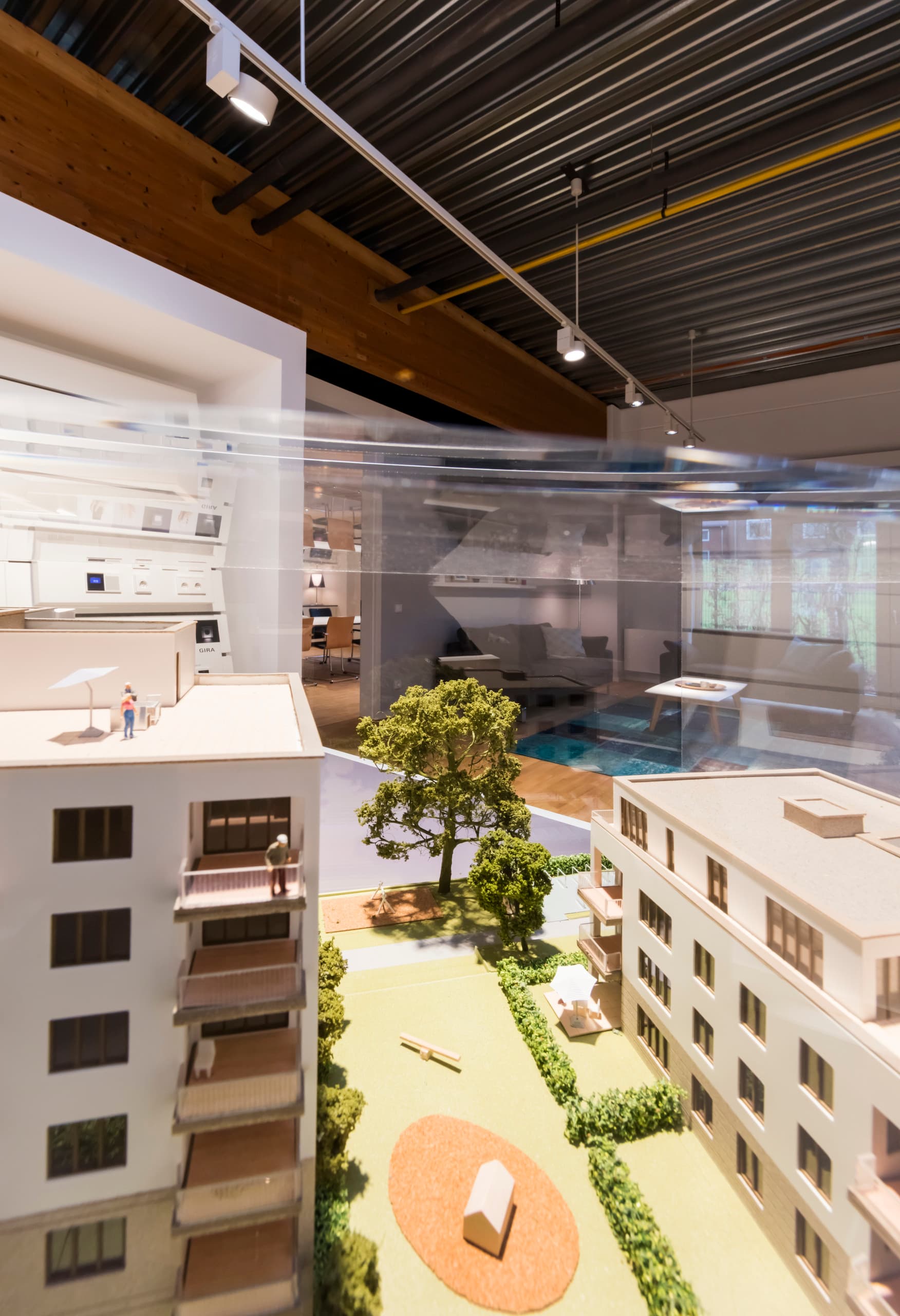Architekturmodell von Otto Wulff Projektentwicklung, Hamburg, mit ERCO LED-Leuchten beleuchtet.