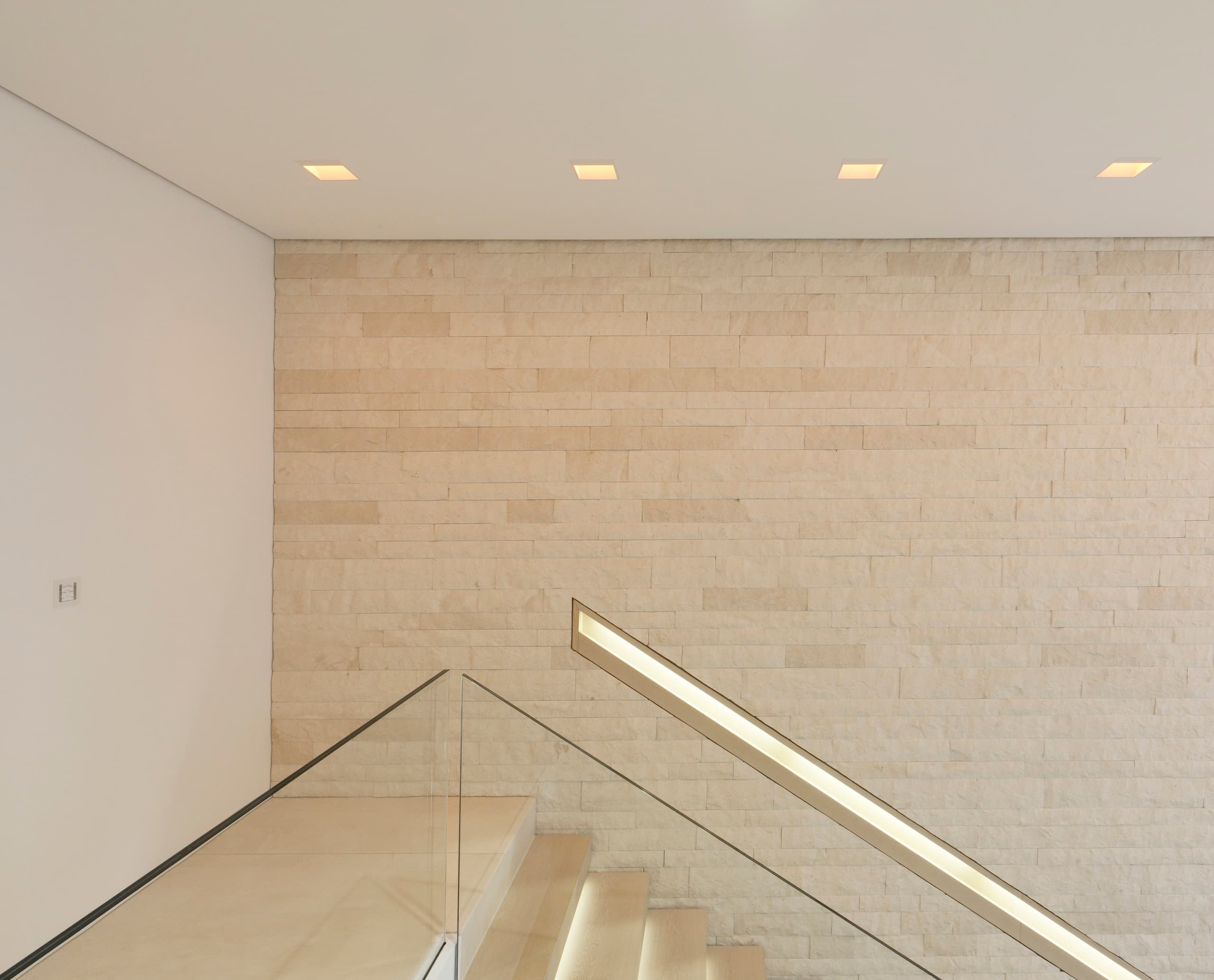 Villa Linari Treppenhaus mit Quintessence Downlights für hochwertige Beleuchtung.