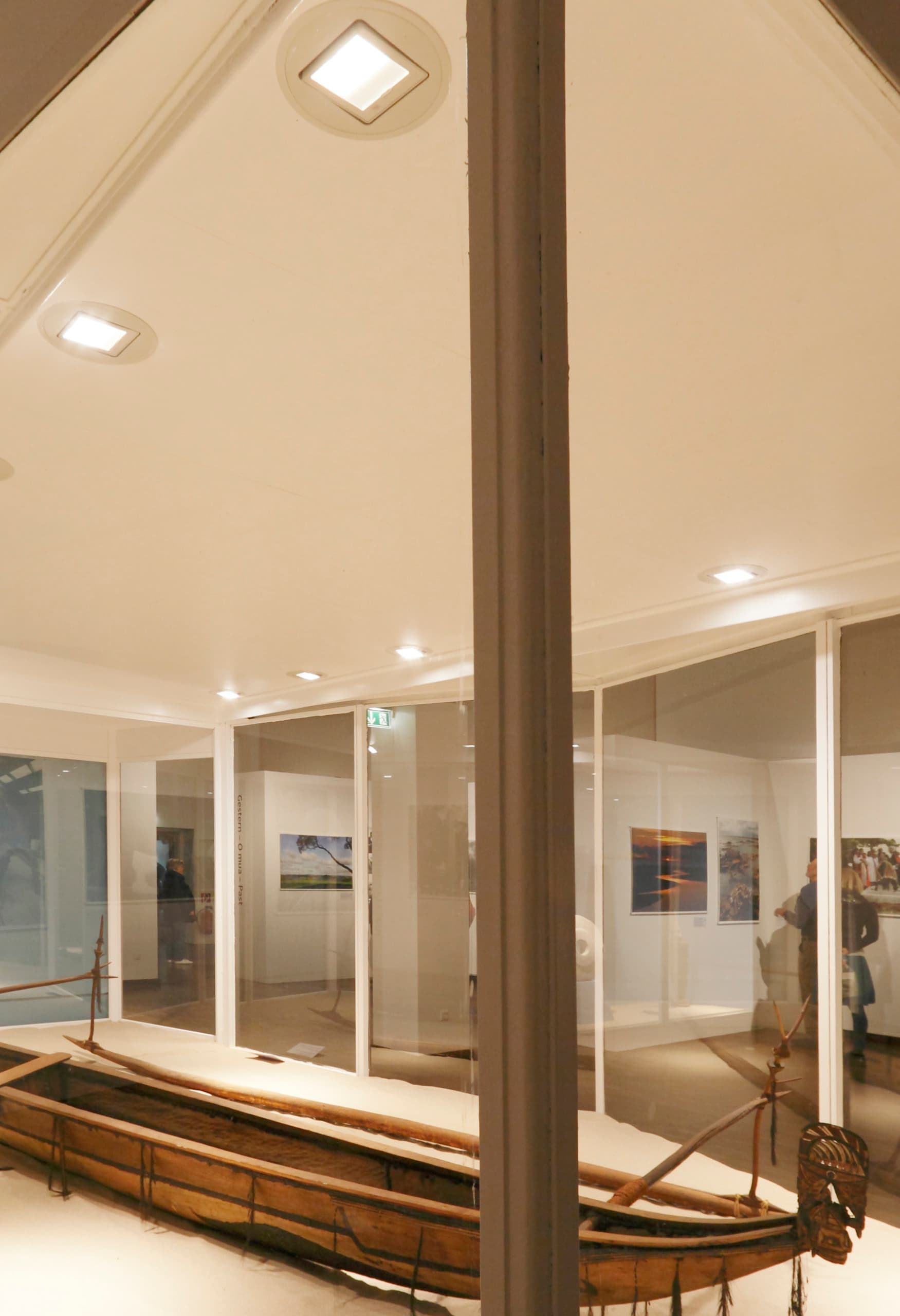 ERCO LED-Leuchten im Museum am Rothenbaum, Hamburg, für verbesserte Beleuchtung.