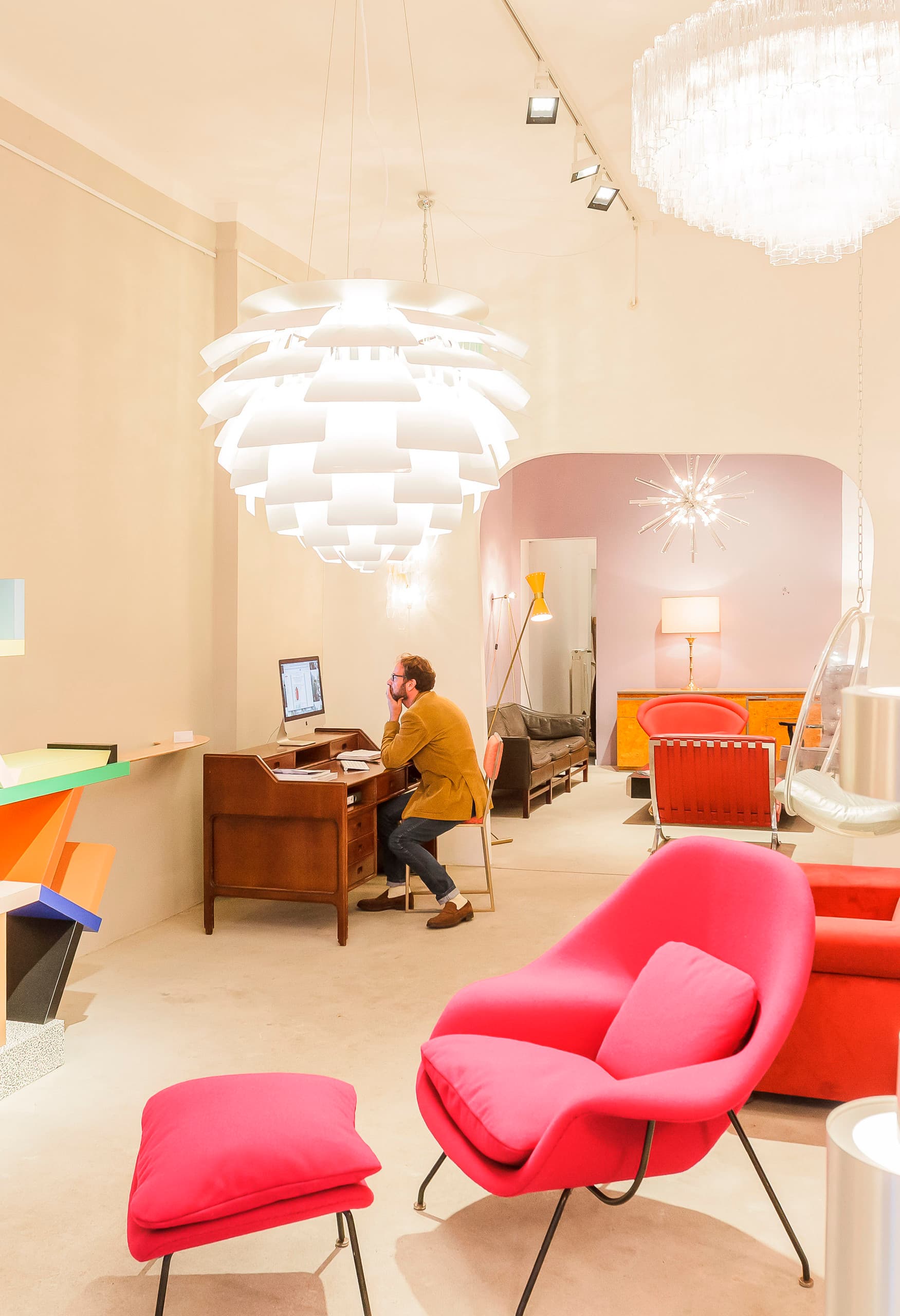 Firma London Vintage-Möbel mit ERCO LED-Leuchten und Spherolit-Technologie für flexible Shopbeleuchtung.