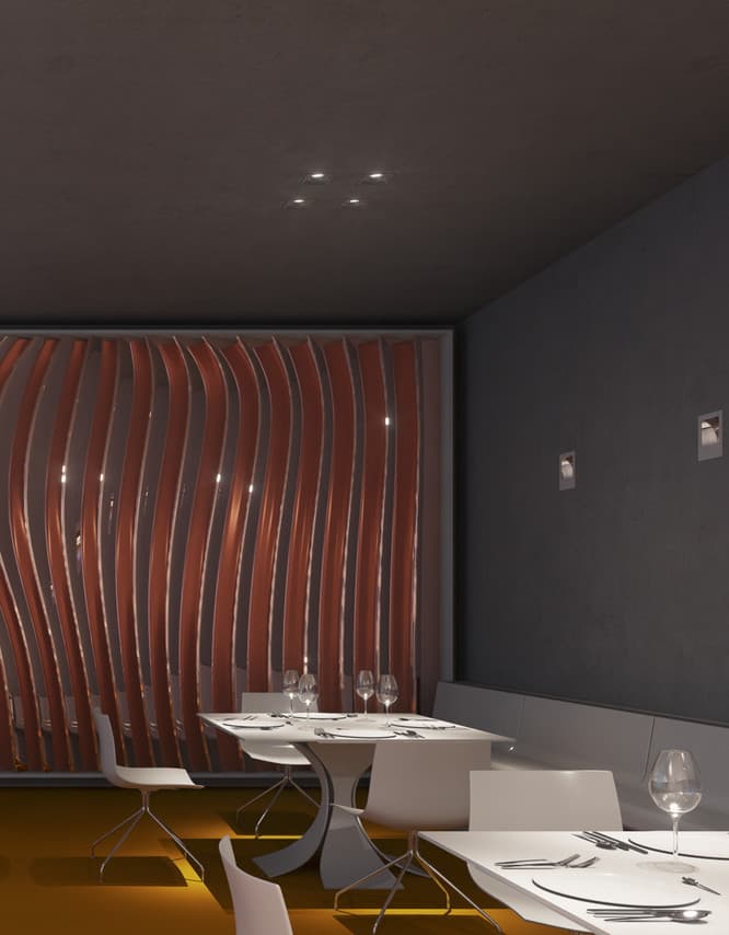 Restaurant-Innenraum mit ERCO-Beleuchtung, die Brillanz und Atmosphäre durch gezielte Lichtakzente erzeugt.